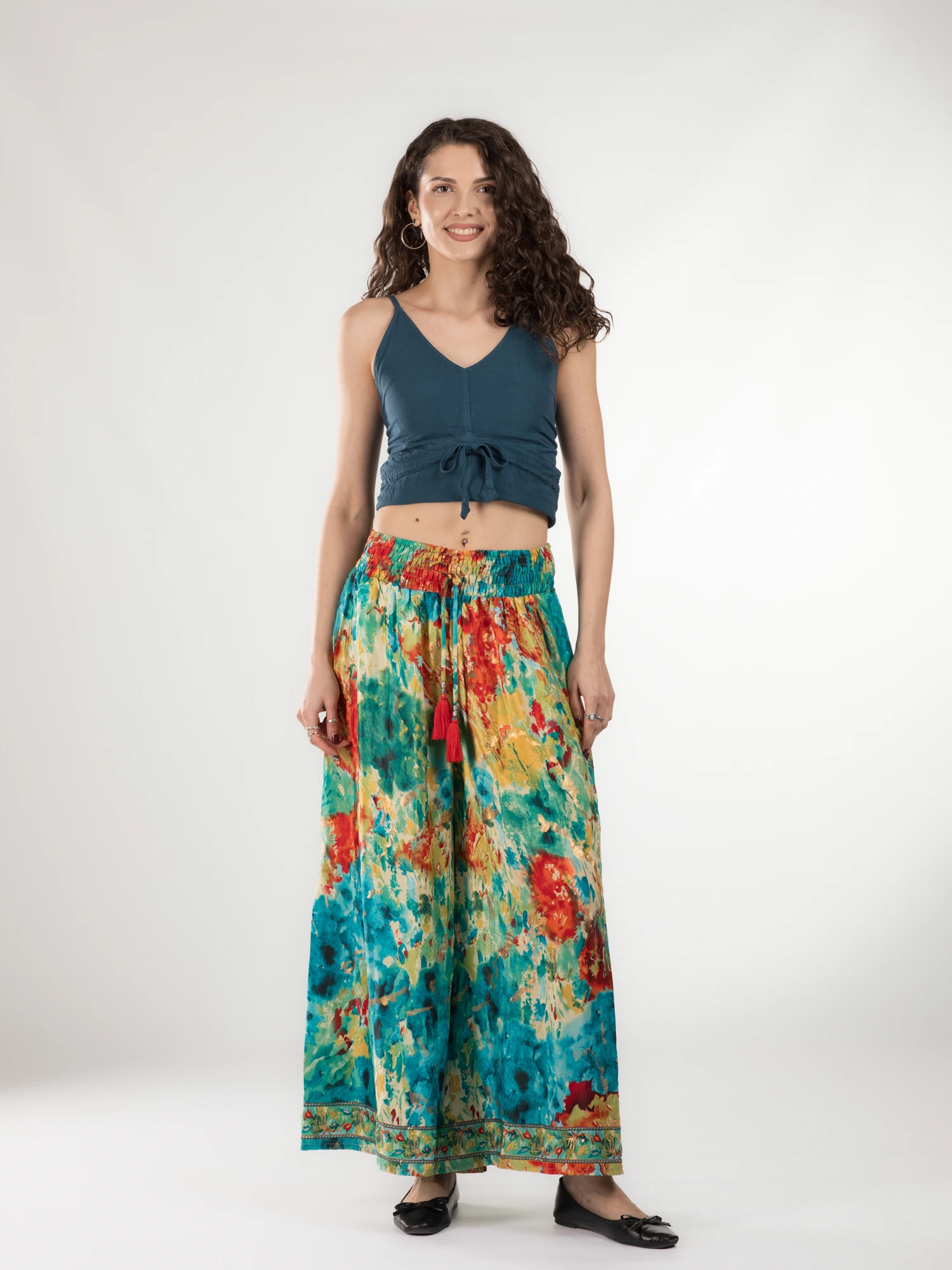 Pantaloni cu croi lejer din material fluid și fir auriu - Model 45 [2]