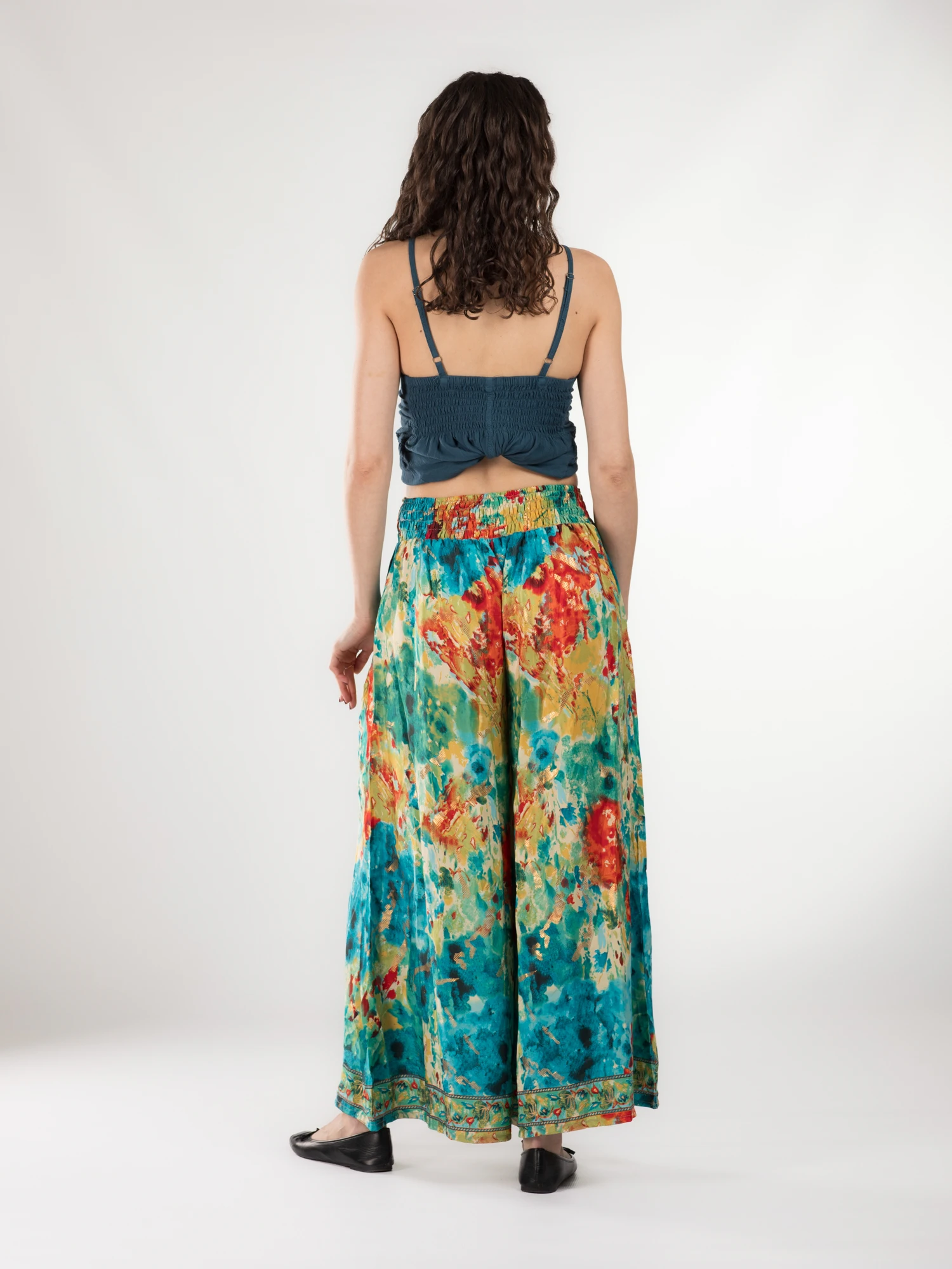 Pantaloni cu croi lejer din material fluid și fir auriu - Model 45 [4]