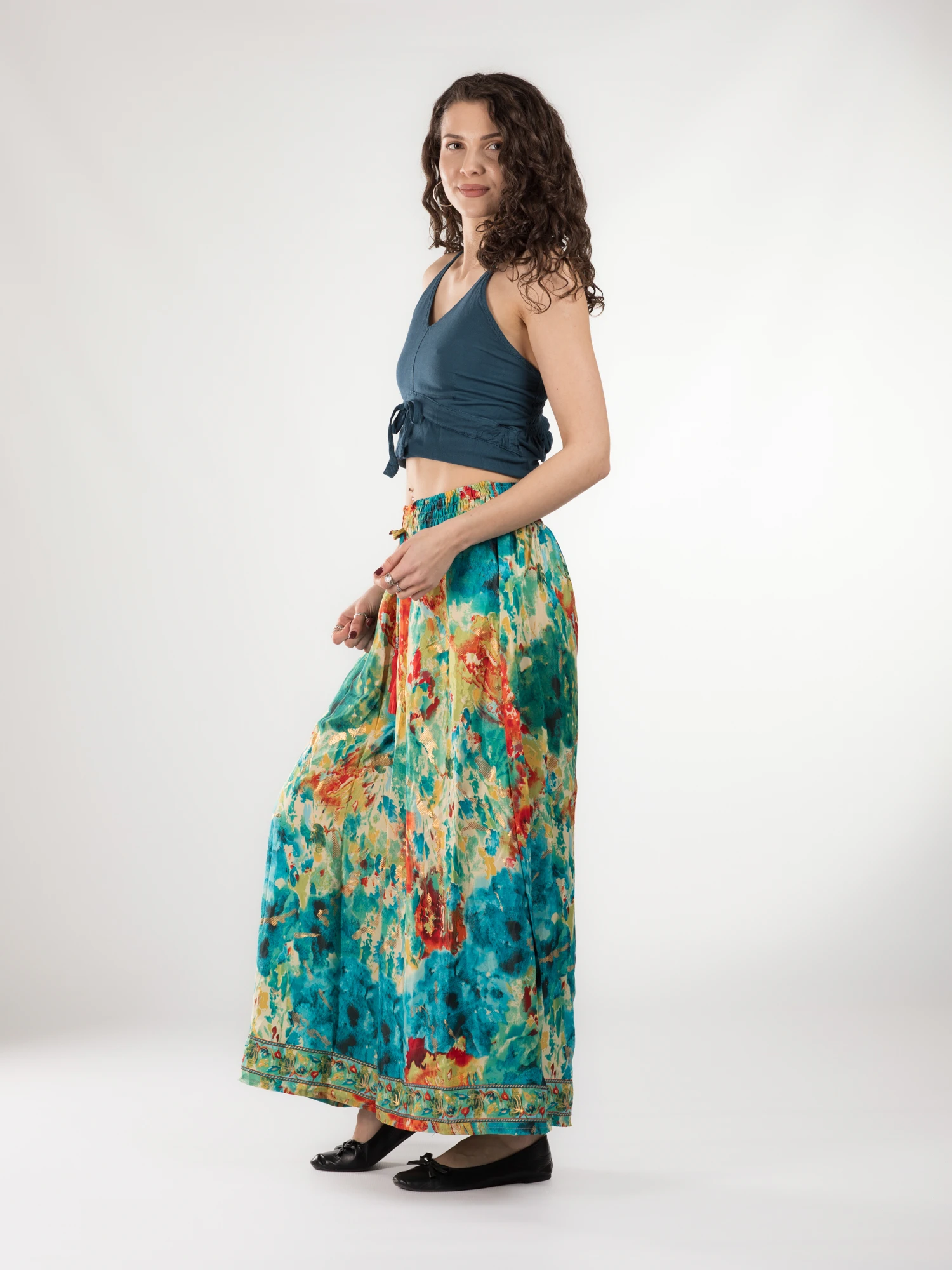 Pantaloni cu croi lejer din material fluid și fir auriu - Model 45 [3]