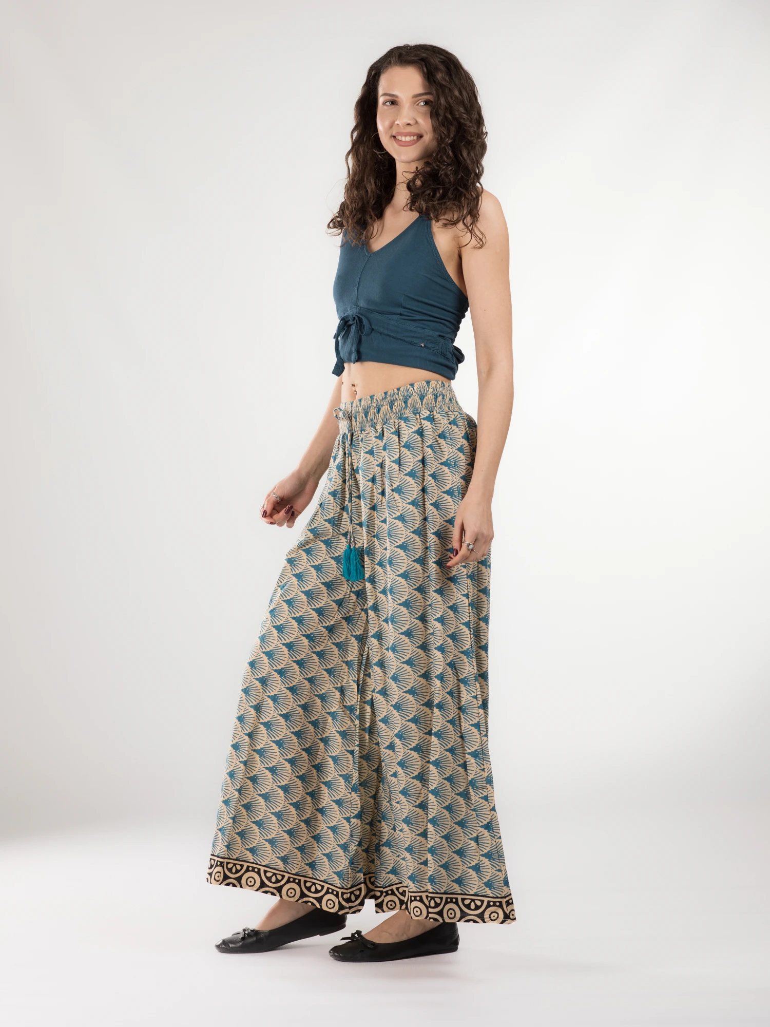 Pantaloni din bumbac evazati cu elastic si snur in talie - Model 18 [3]