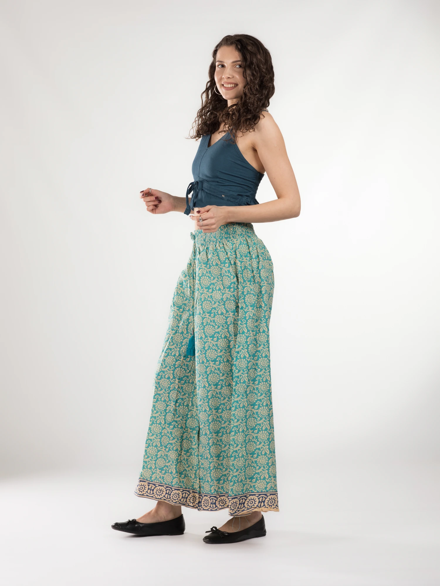 Pantaloni din bumbac evazati cu elastic si snur in talie - Model 19 [3]