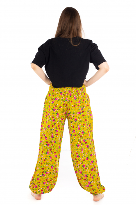Pantaloni din rayon cu elemente florale [4]