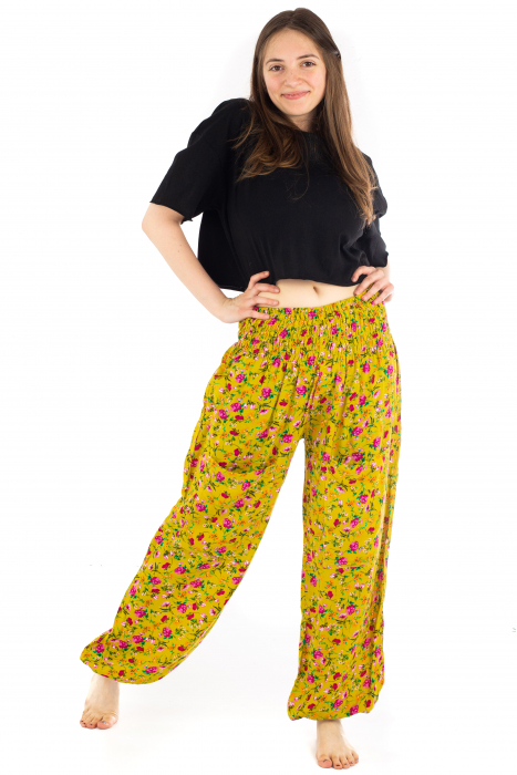Pantaloni din rayon cu elemente florale [5]