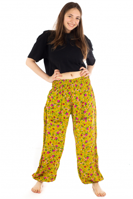Pantaloni din rayon cu elemente florale [2]