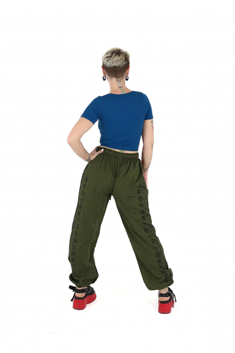 Pantaloni drepți din bumbac cu print Om - Khaki [4]