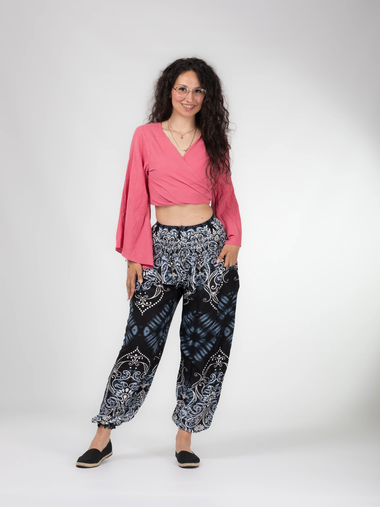 Pantaloni Jasmine cu print abstract și motive florale [2]