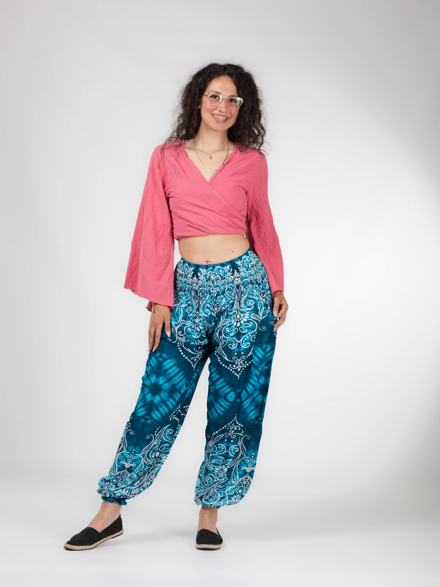 Pantaloni Jasmine cu print abstract și motive florale [5]