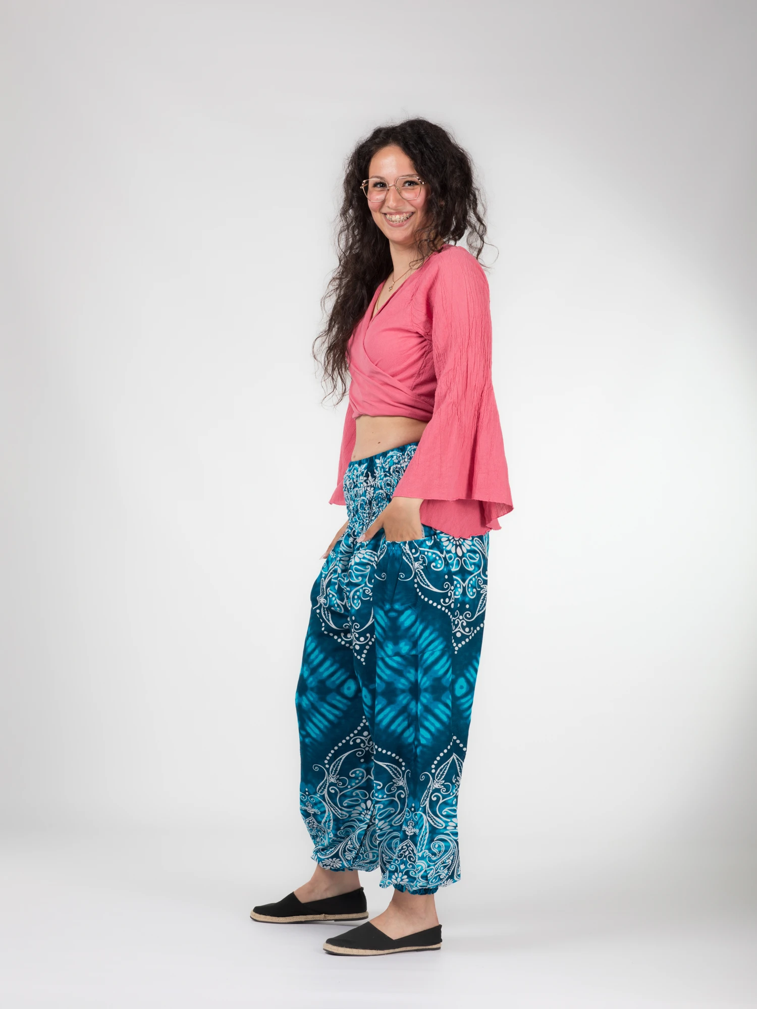 Pantaloni Jasmine cu print abstract și motive florale [3]