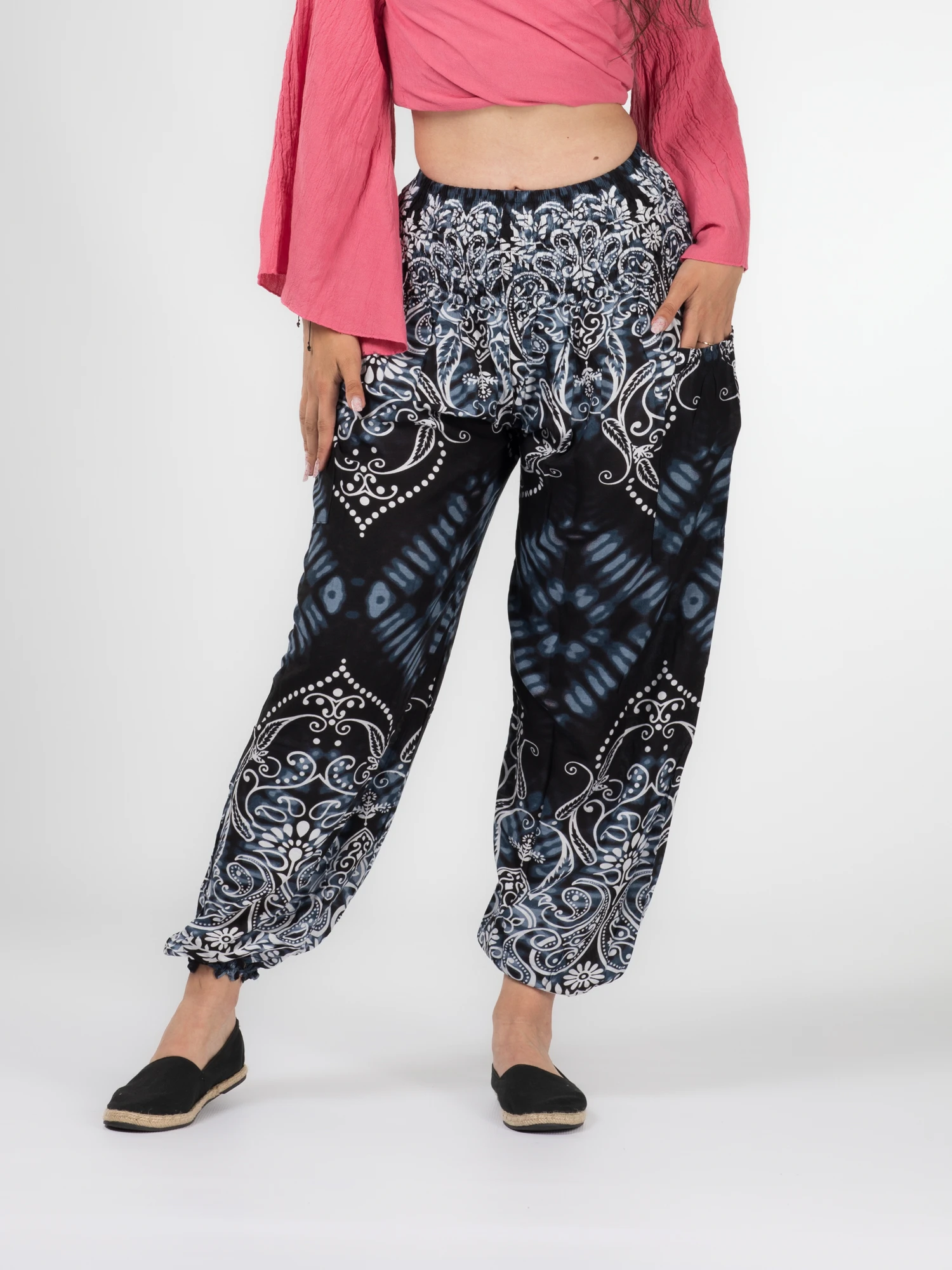 Pantaloni Jasmine cu print abstract și motive florale [1]