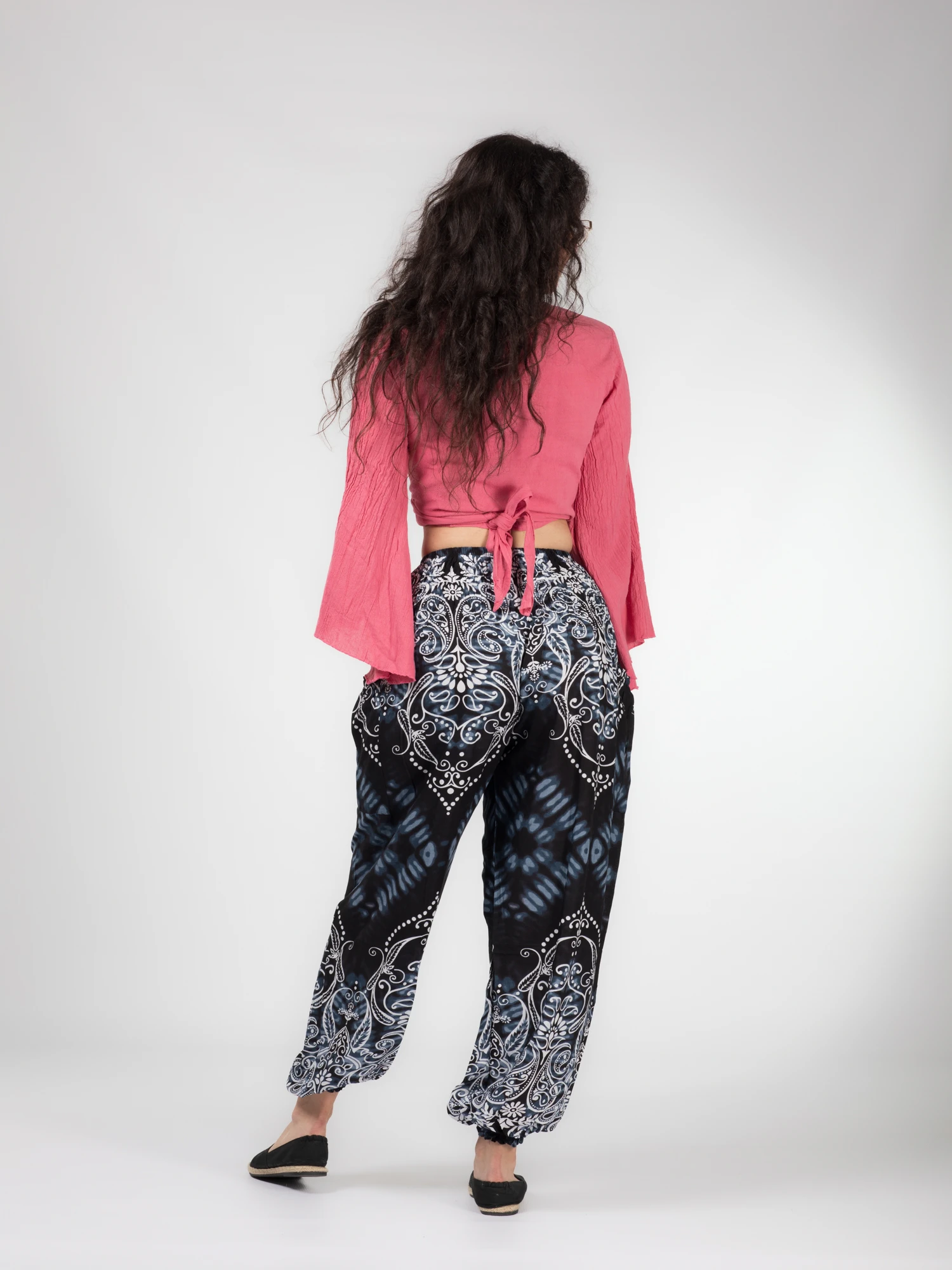 Pantaloni Jasmine cu print abstract și motive florale [4]