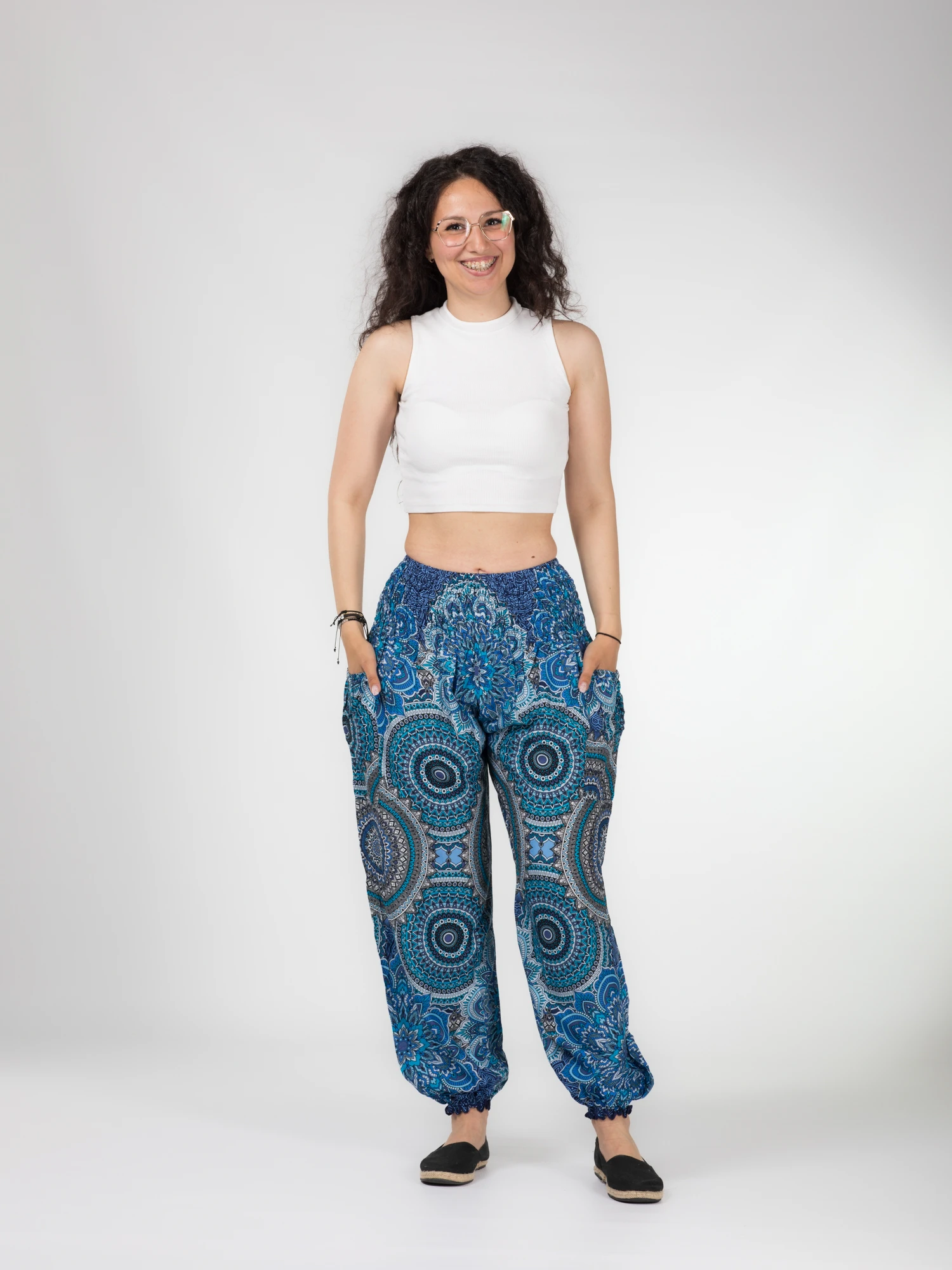 Pantaloni Jasmine cu print floral și mandala all over - Roșu [7]