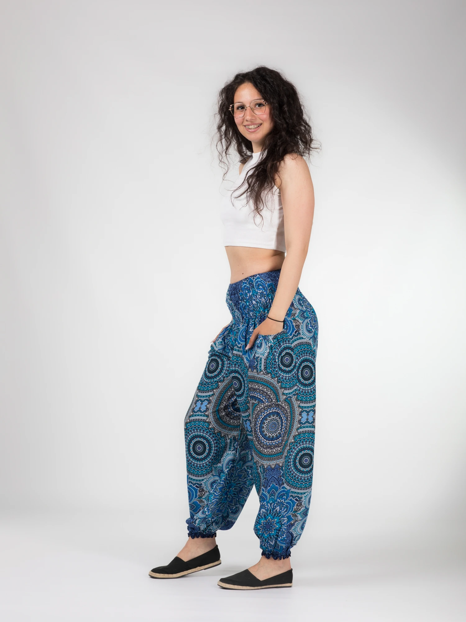 Pantaloni Jasmine cu print floral și mandala all over - Roșu [5]