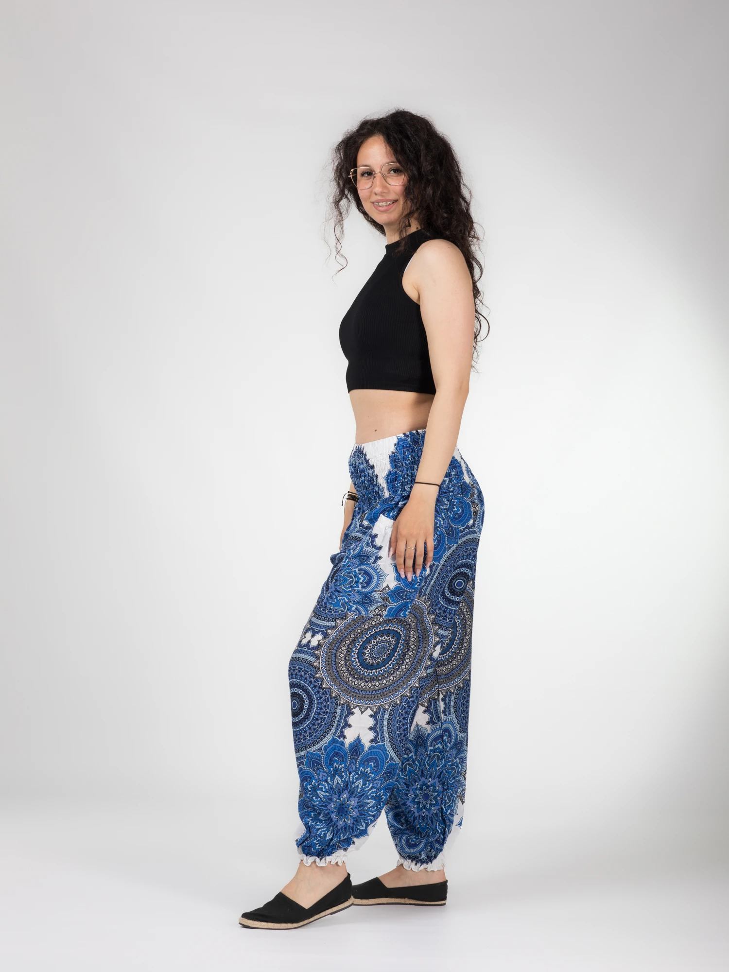 Pantaloni Jasmine cu print floral și mandala all over - Roșu [3]