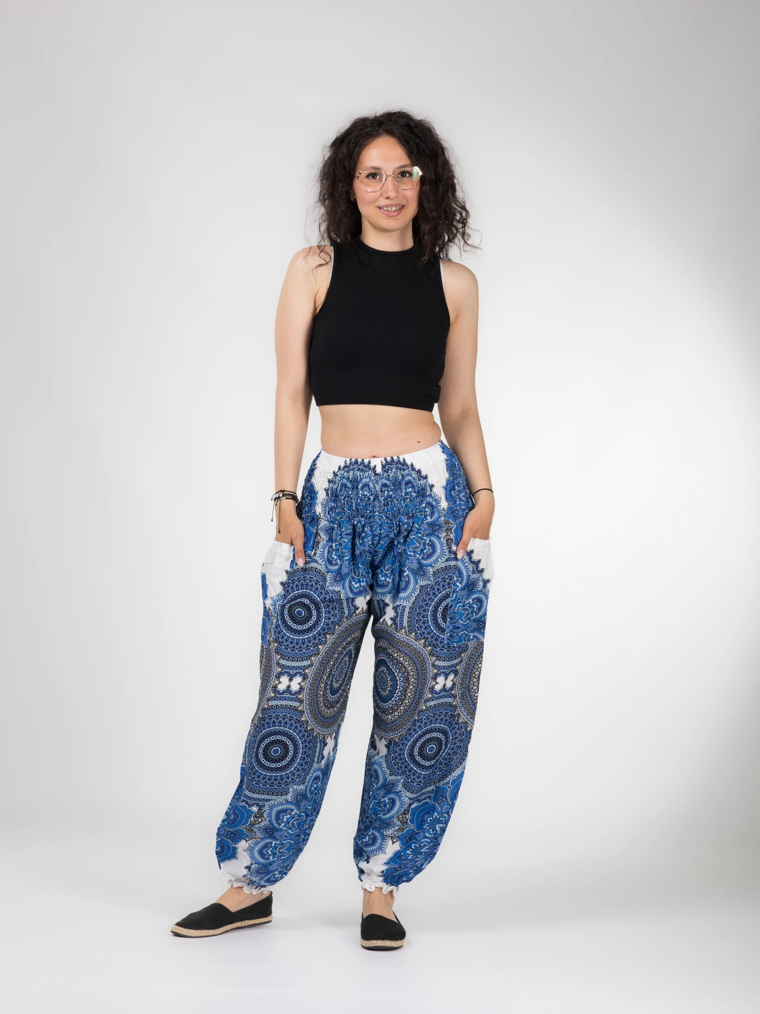 Pantaloni Jasmine cu print floral și mandala all over - Roșu [6]