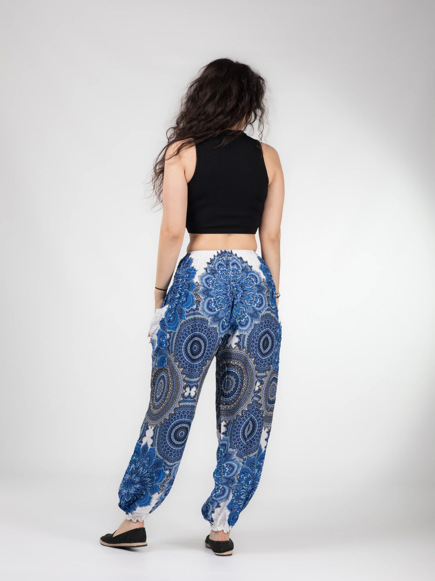 Pantaloni Jasmine cu print floral și mandala all over - Roșu [5]