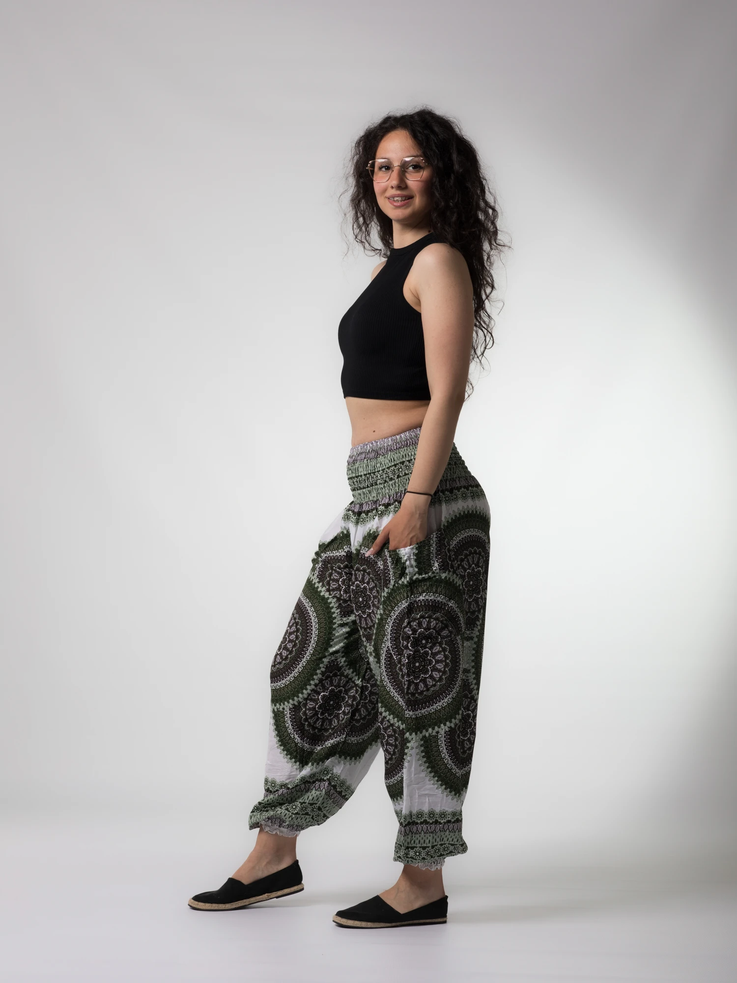 Pantaloni Jasmine cu print floral și motive mandala - Maro [3]