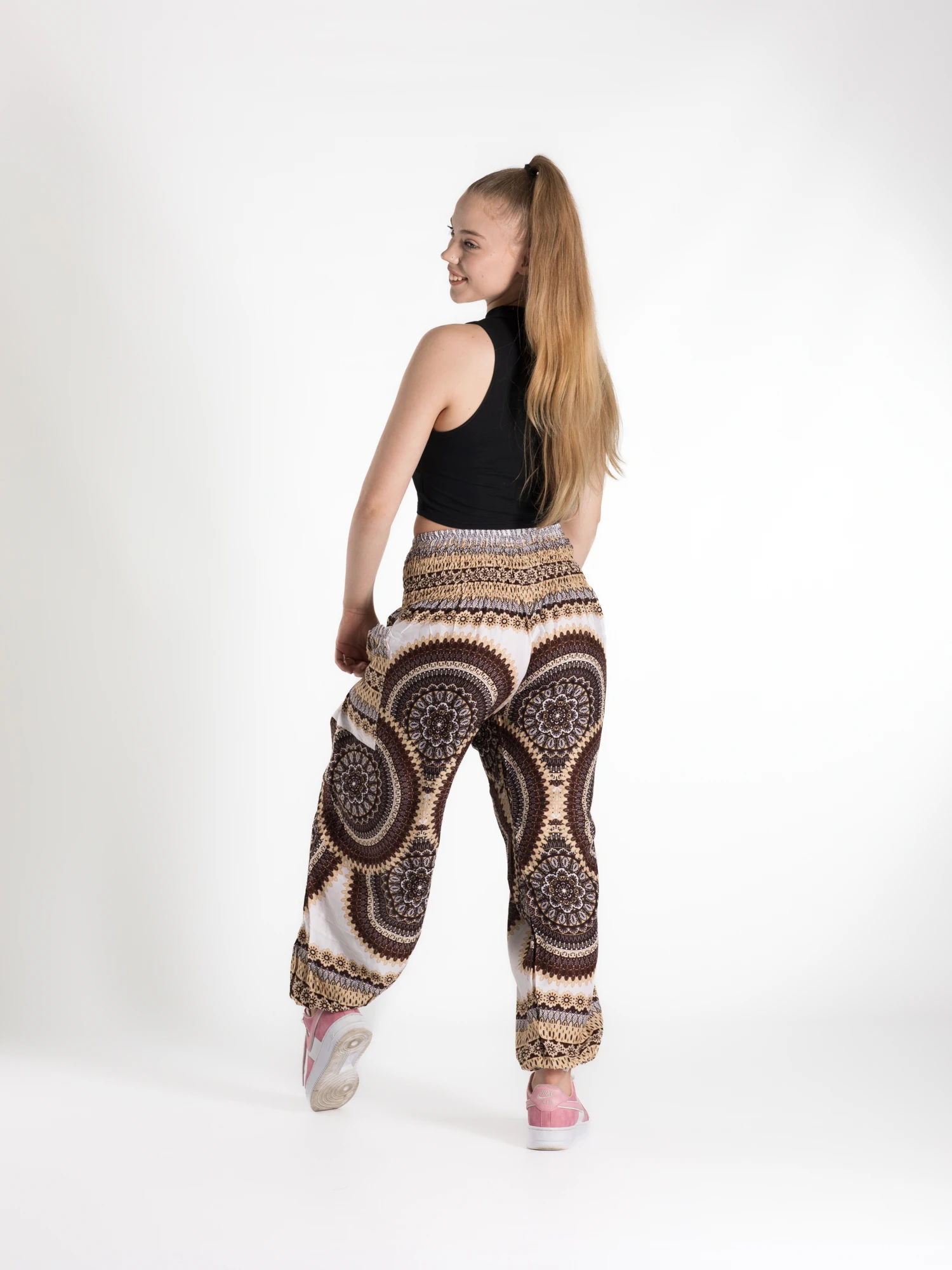 Pantaloni Jasmine cu print floral și motive mandala - Maro [6]