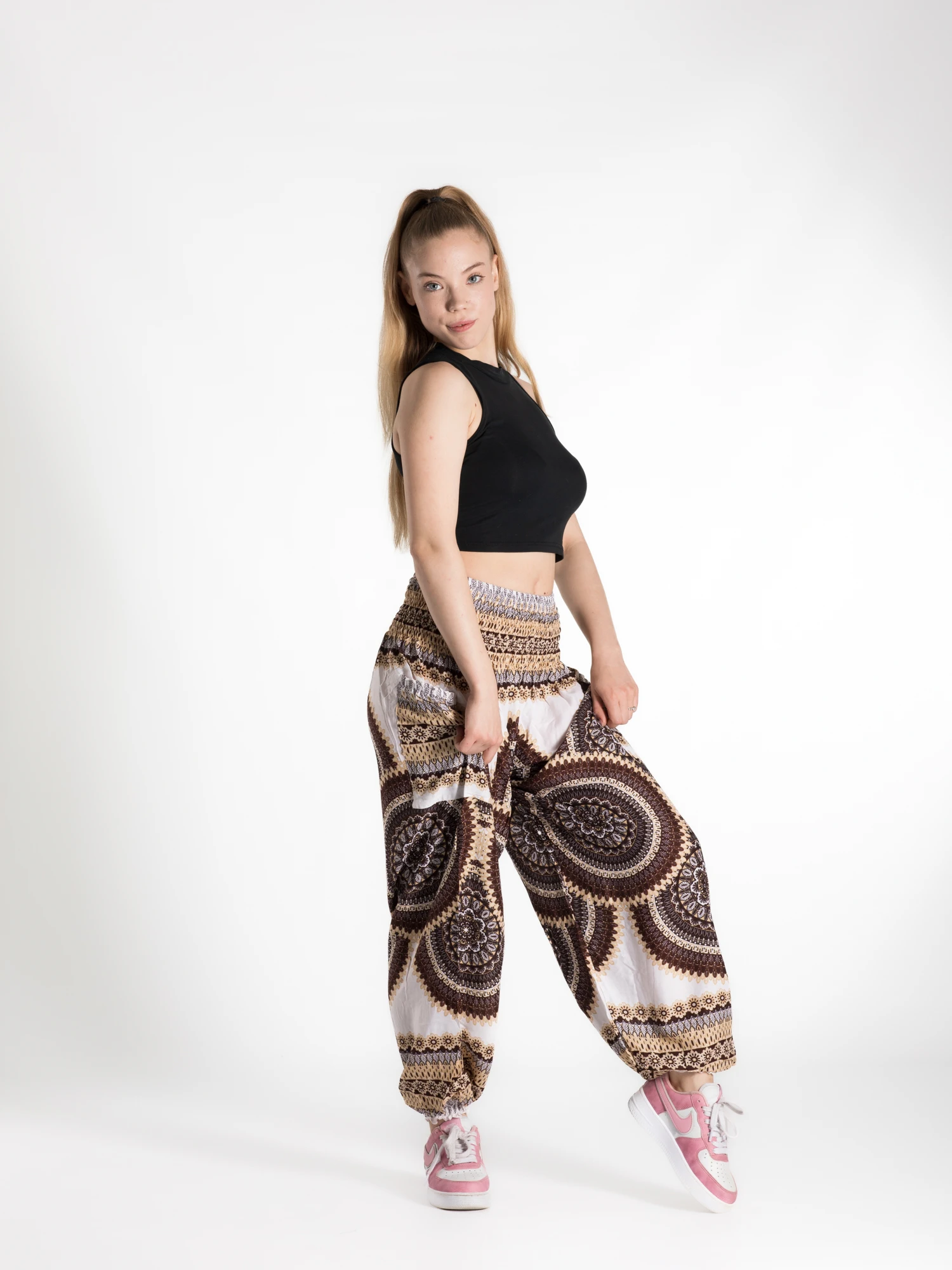 Pantaloni Jasmine cu print floral și motive mandala - Maro [10]