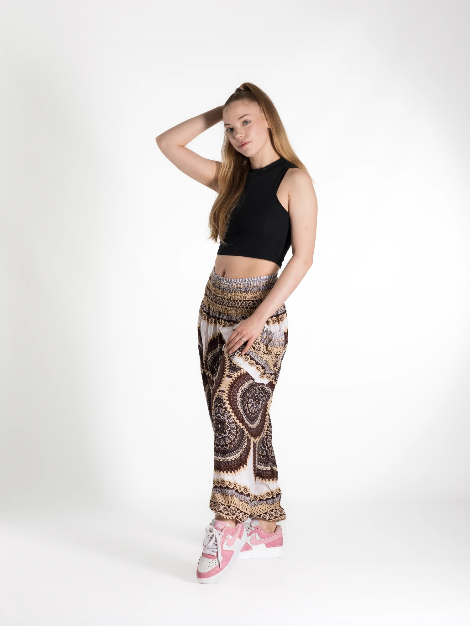 Pantaloni Jasmine cu print floral și motive mandala - Maro [3]