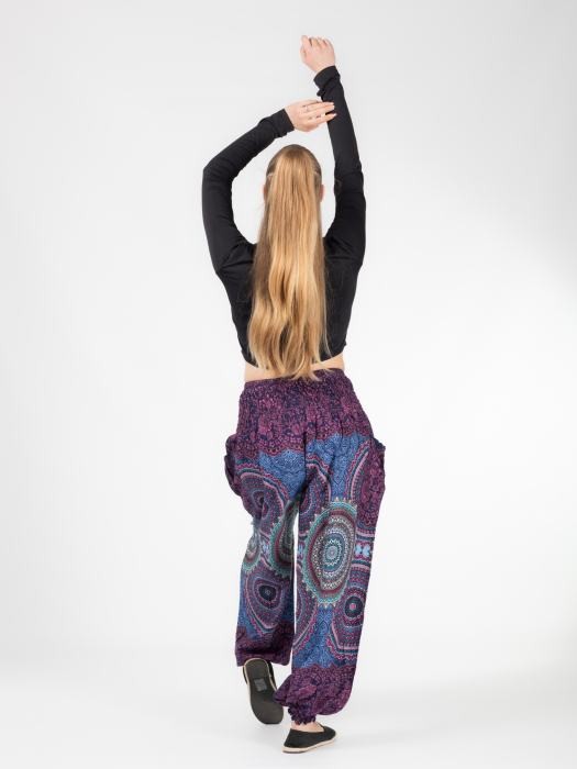 Pantaloni Jasmine cu print mandala și motive florale [5]