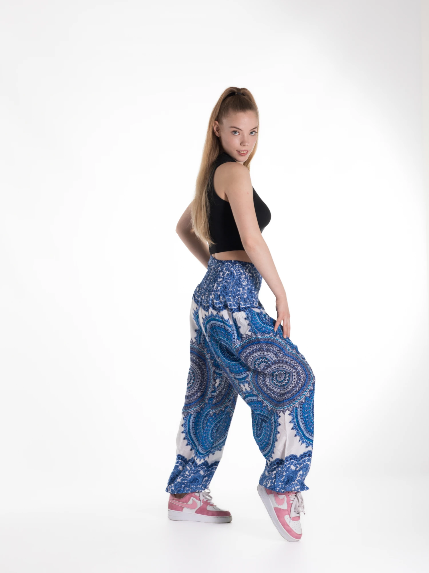 Pantaloni Jasmine cu print mandala și motive florale [10]