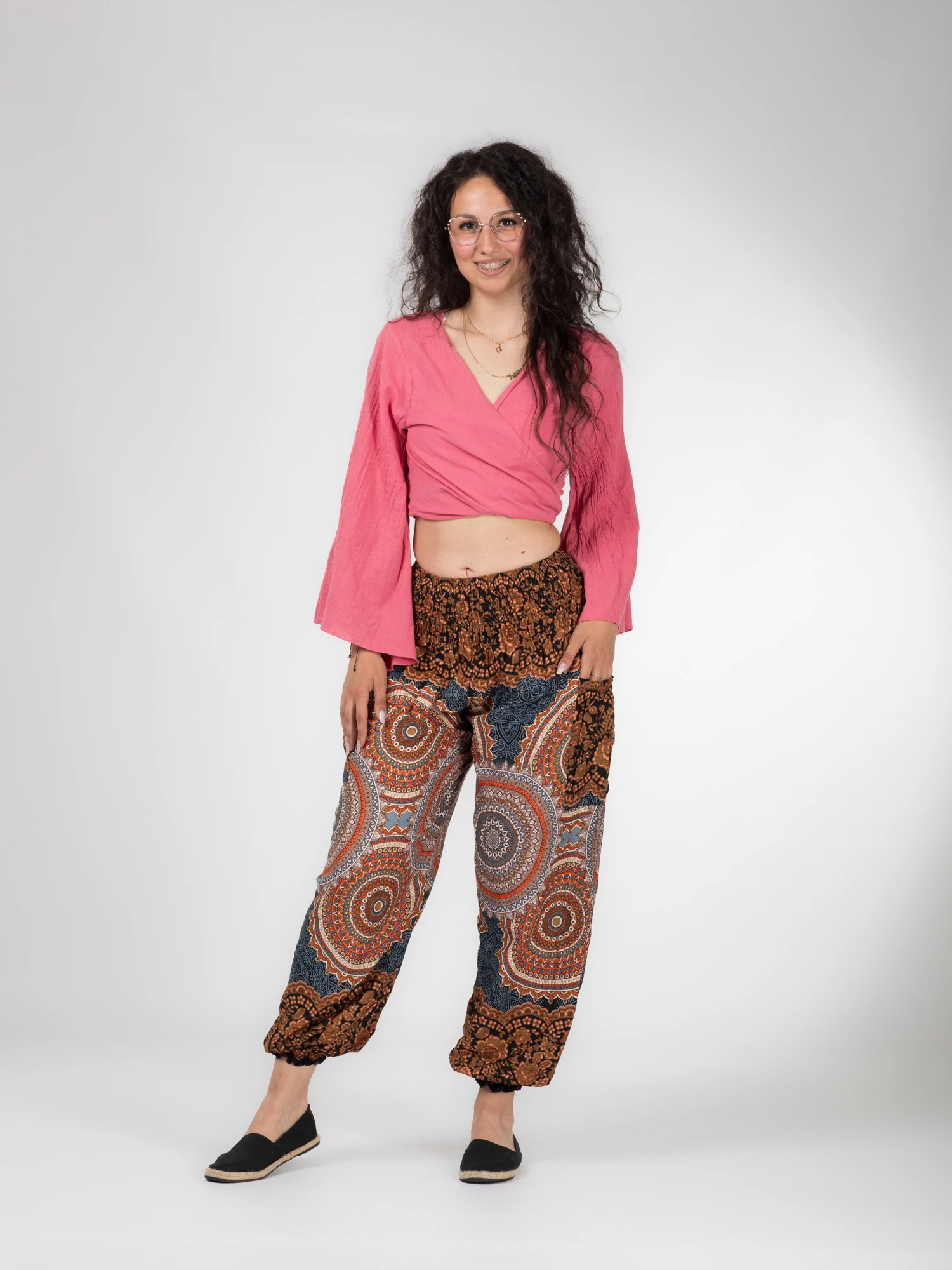 Pantaloni Jasmine cu print mandala și motive florale [7]
