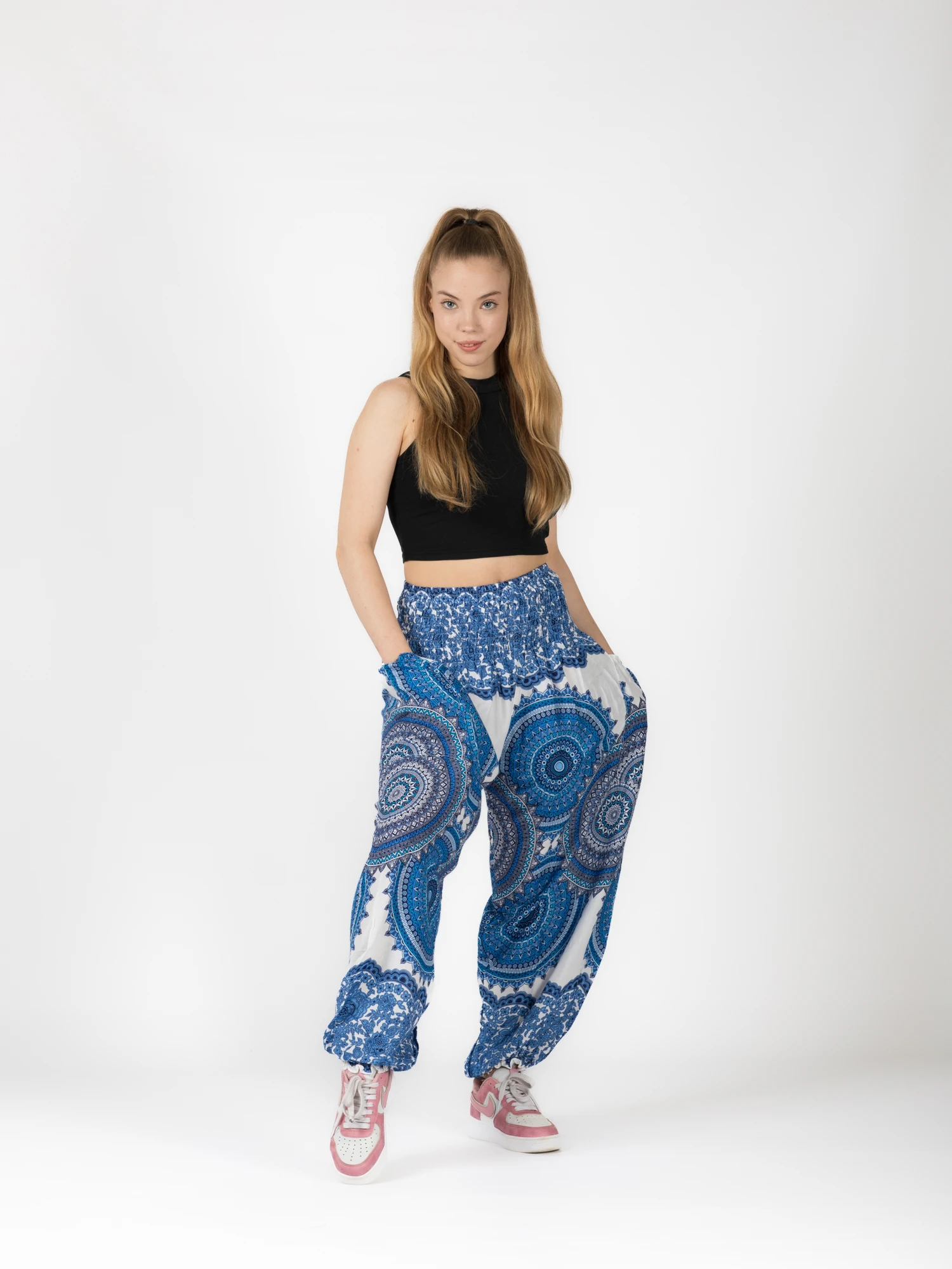 Pantaloni Jasmine cu print mandala și motive florale [4]