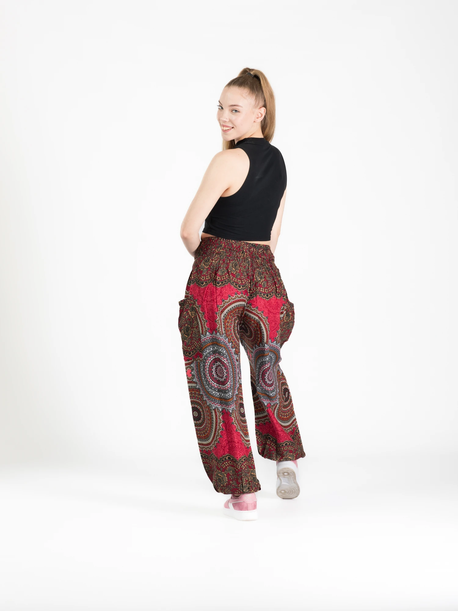 Pantaloni Jasmine cu print mandala și motive florale [10]