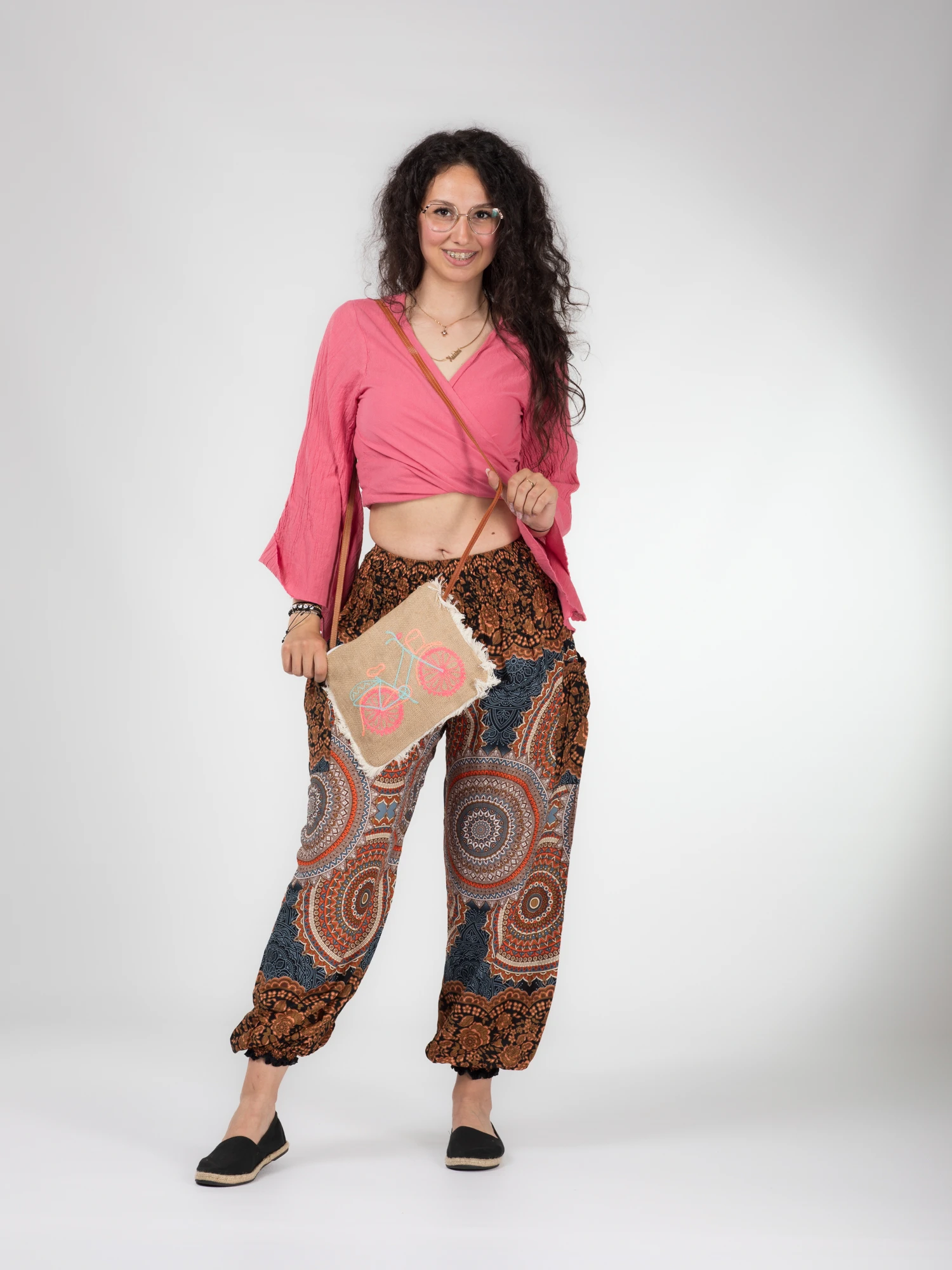 Pantaloni Jasmine cu print mandala și motive florale [8]