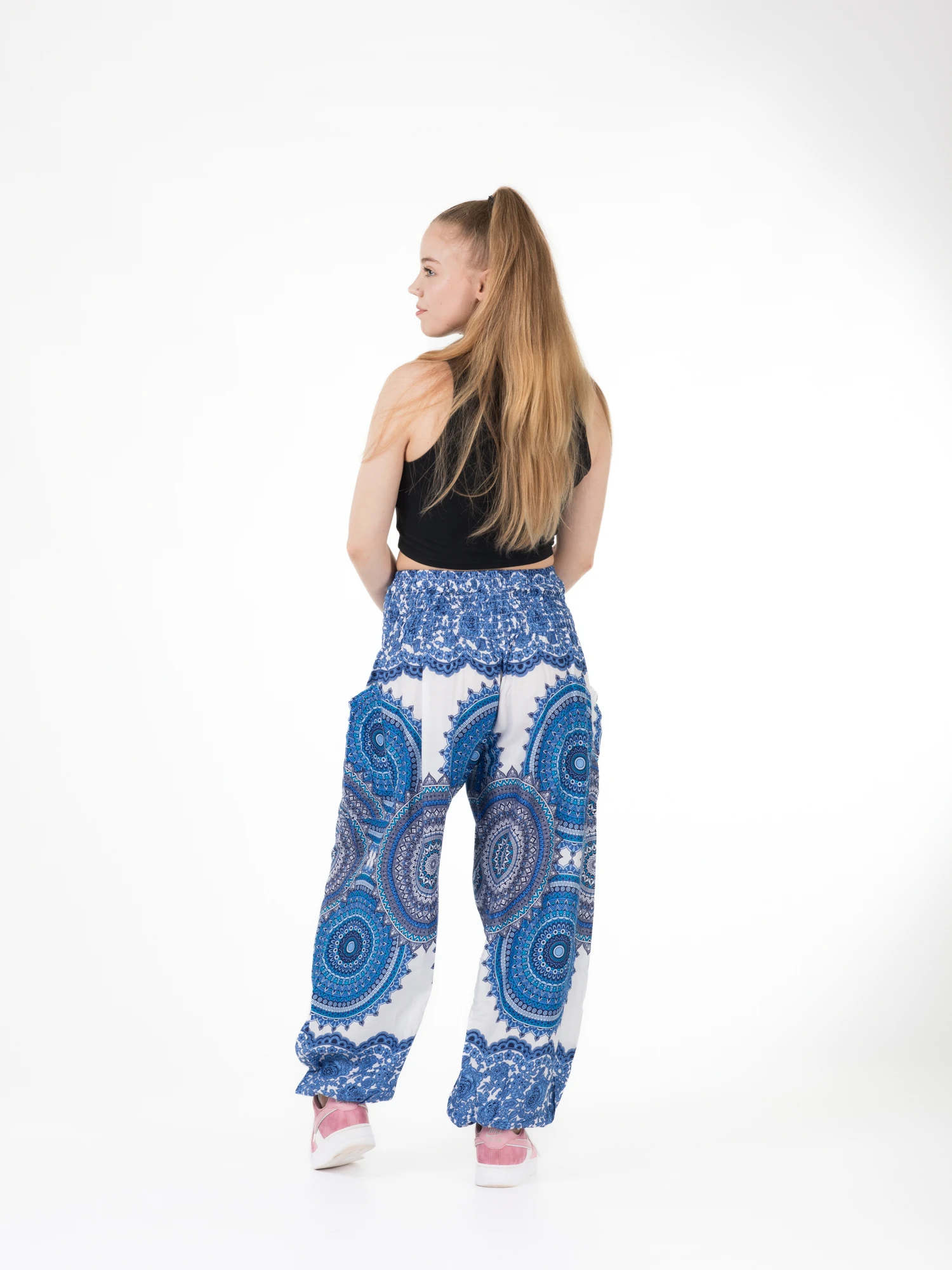 Pantaloni Jasmine cu print mandala și motive florale [9]