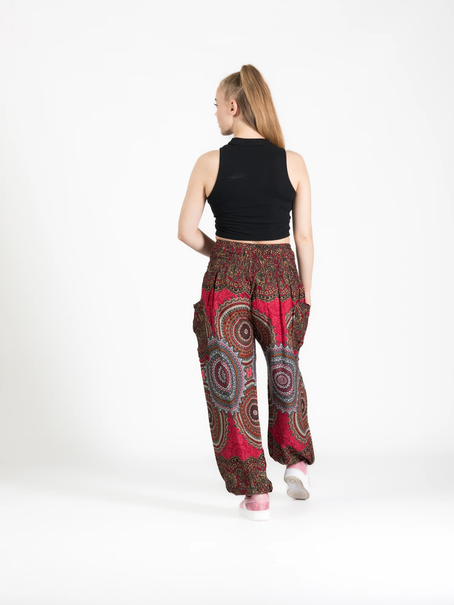 Pantaloni Jasmine cu print mandala și motive florale [9]