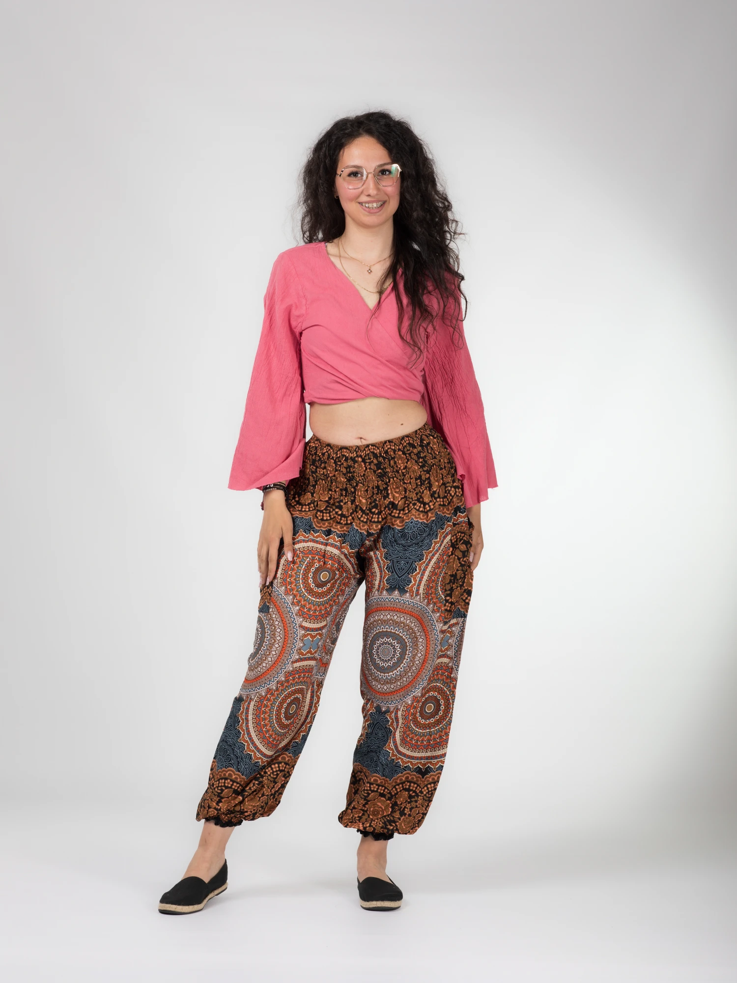Pantaloni Jasmine cu print mandala și motive florale [2]