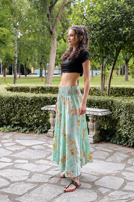 Pantaloni largi din material fluid cu print floral si fir auriu - Model 14 [3]