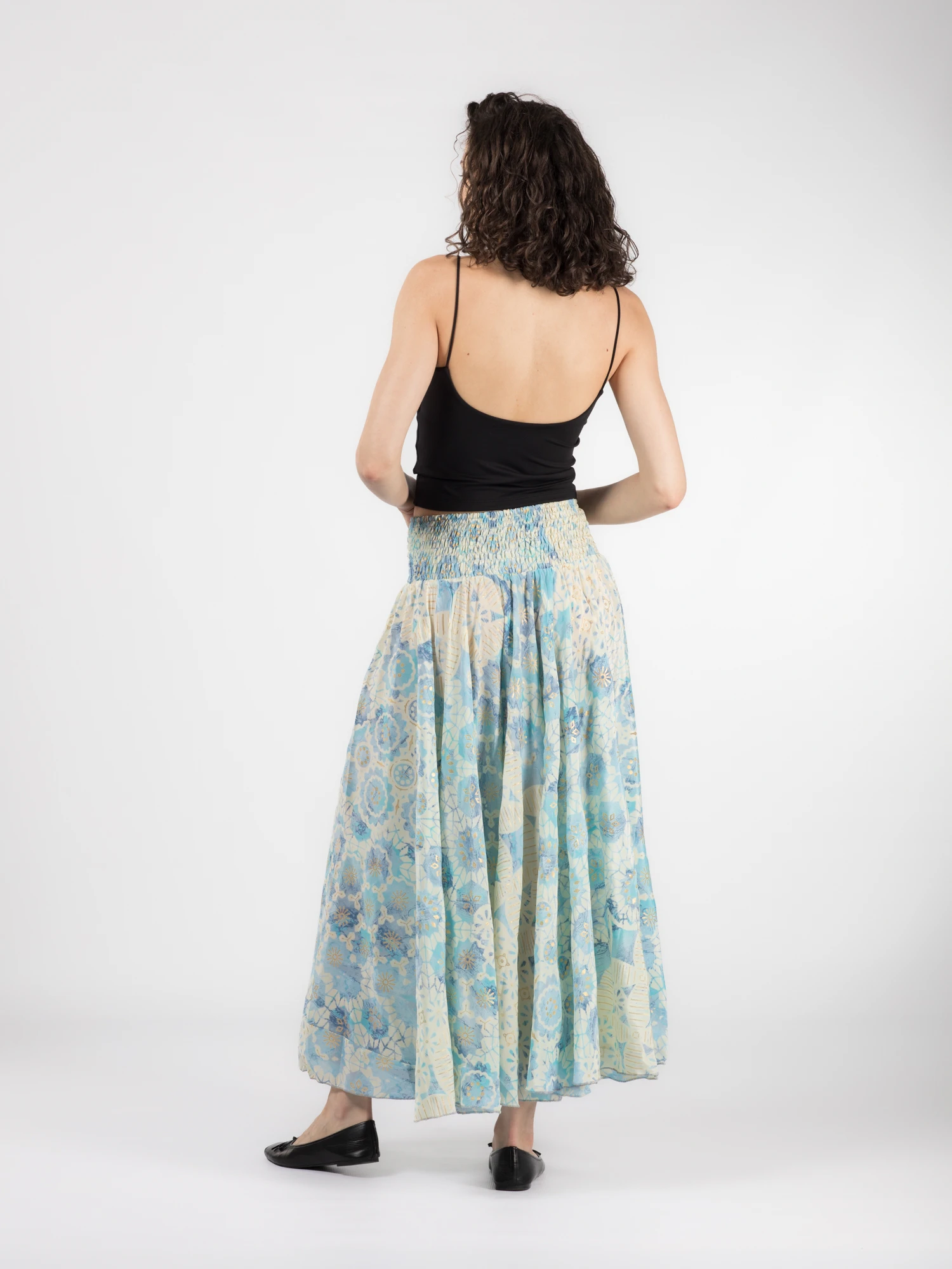 Pantaloni largi din material fluid cu print si fir auriu - Model 18 [6]