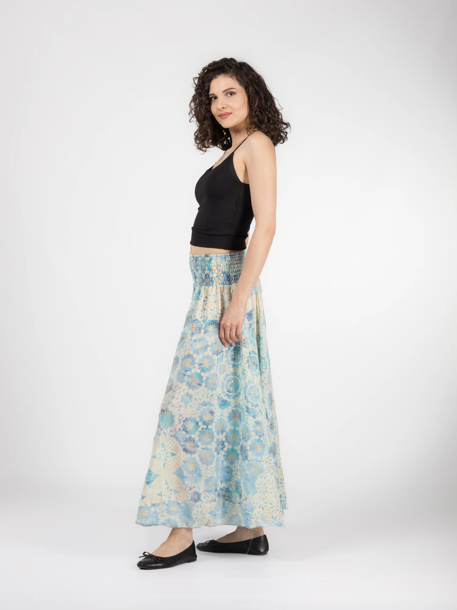 Pantaloni largi din material fluid cu print si fir auriu - Model 18 [5]