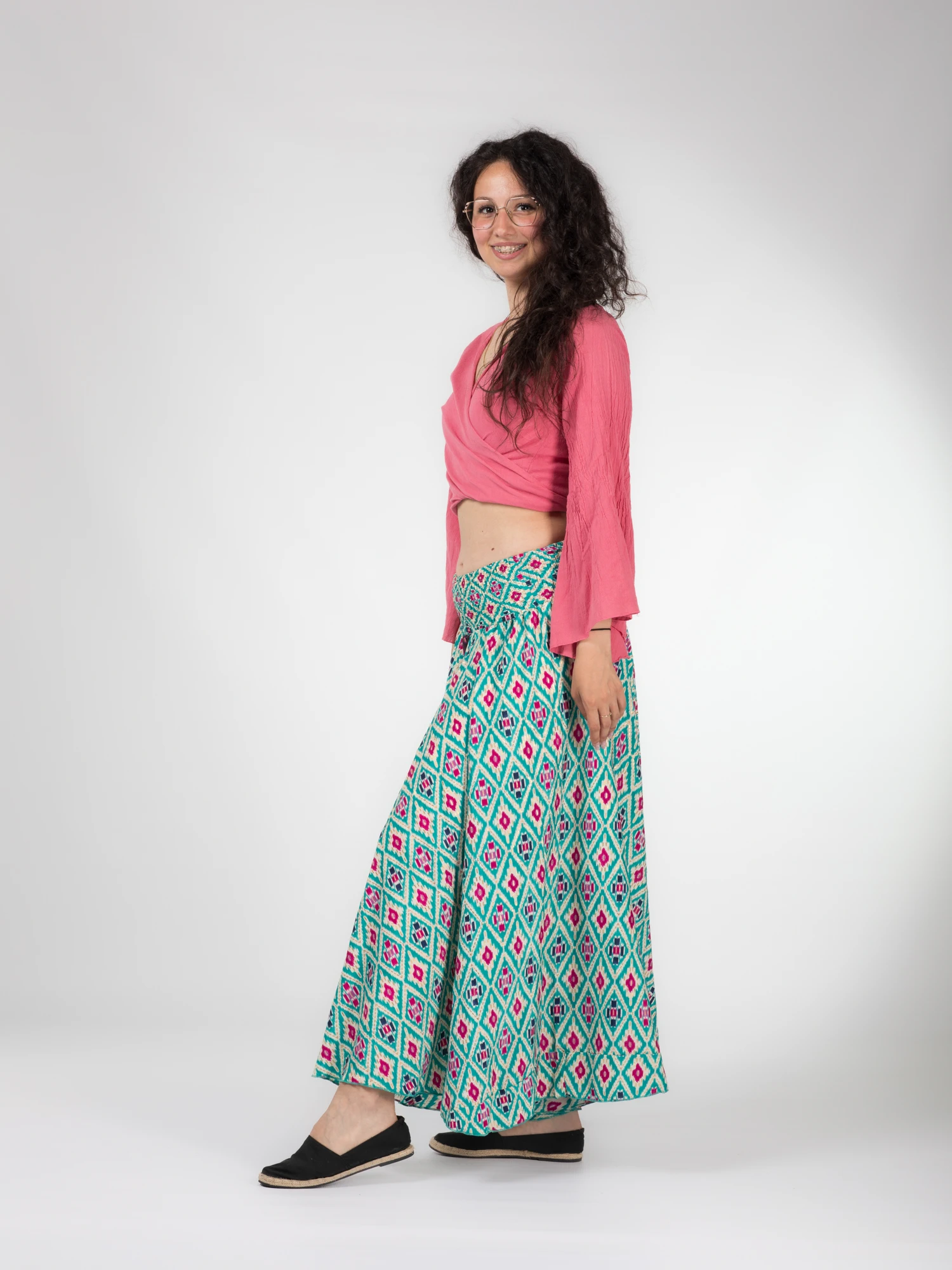 Pantaloni largi din material fluid cu print și fir auriu - Model 24 [5]