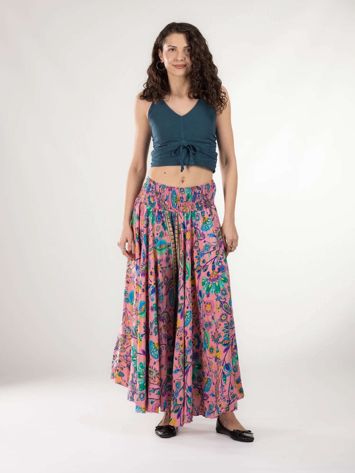 Pantaloni largi din material fluid cu print și fir auriu - Model 28 [2]