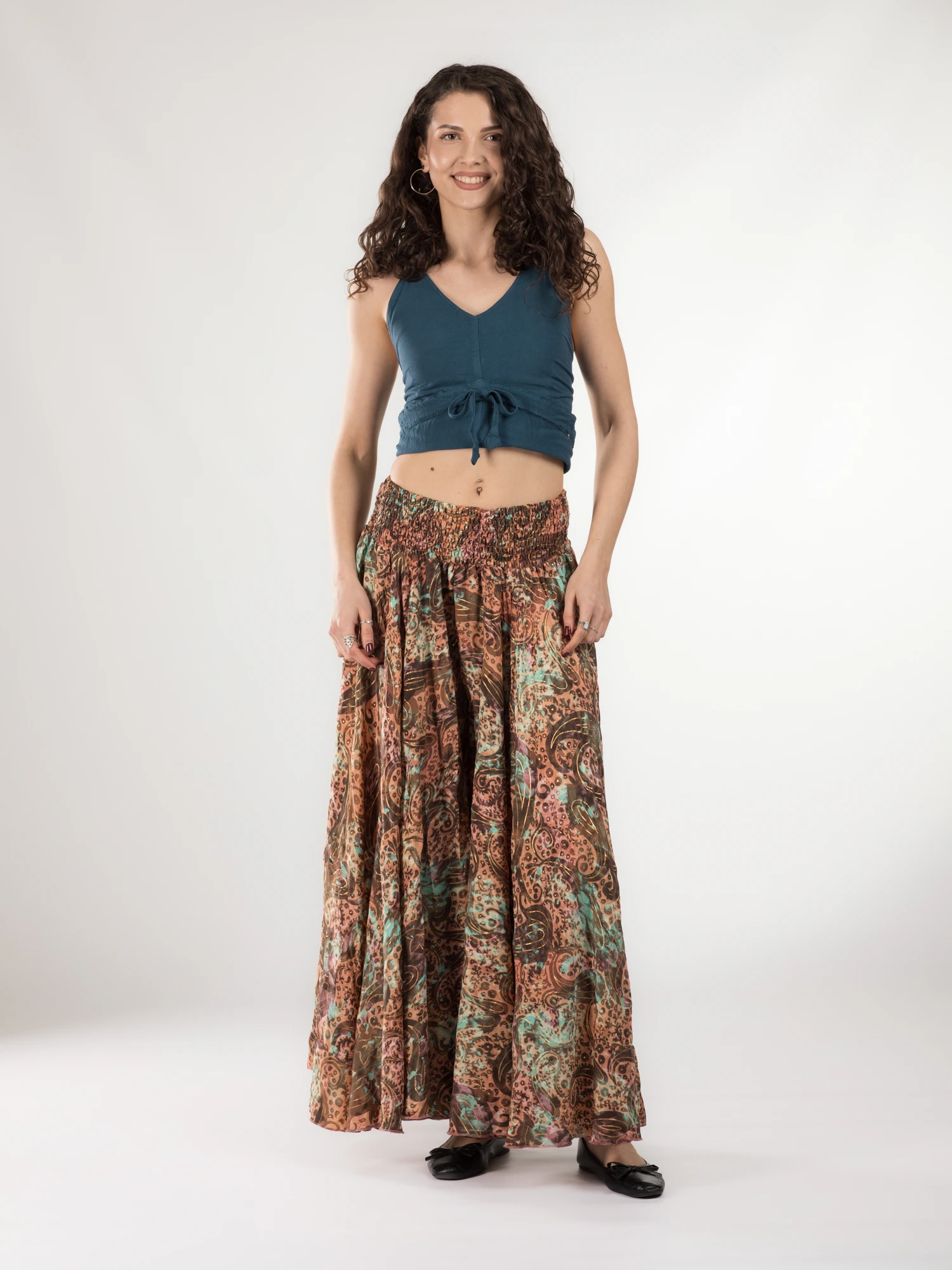 Pantaloni largi din material fluid cu print și fir auriu - Model 29 [2]