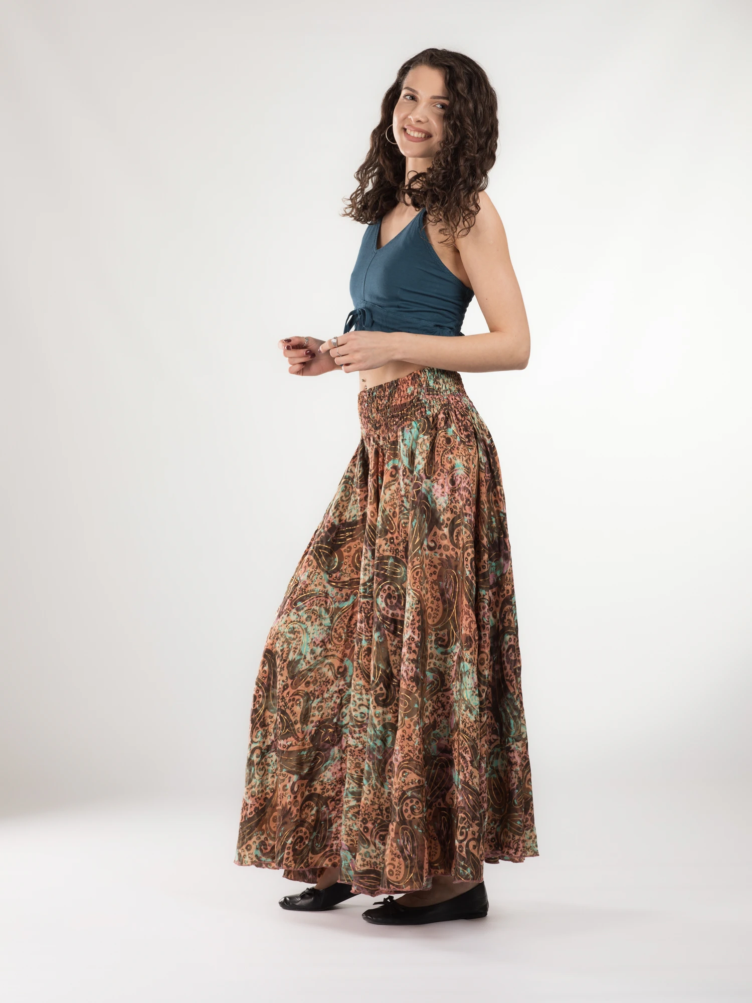 Pantaloni largi din material fluid cu print și fir auriu - Model 29 [3]