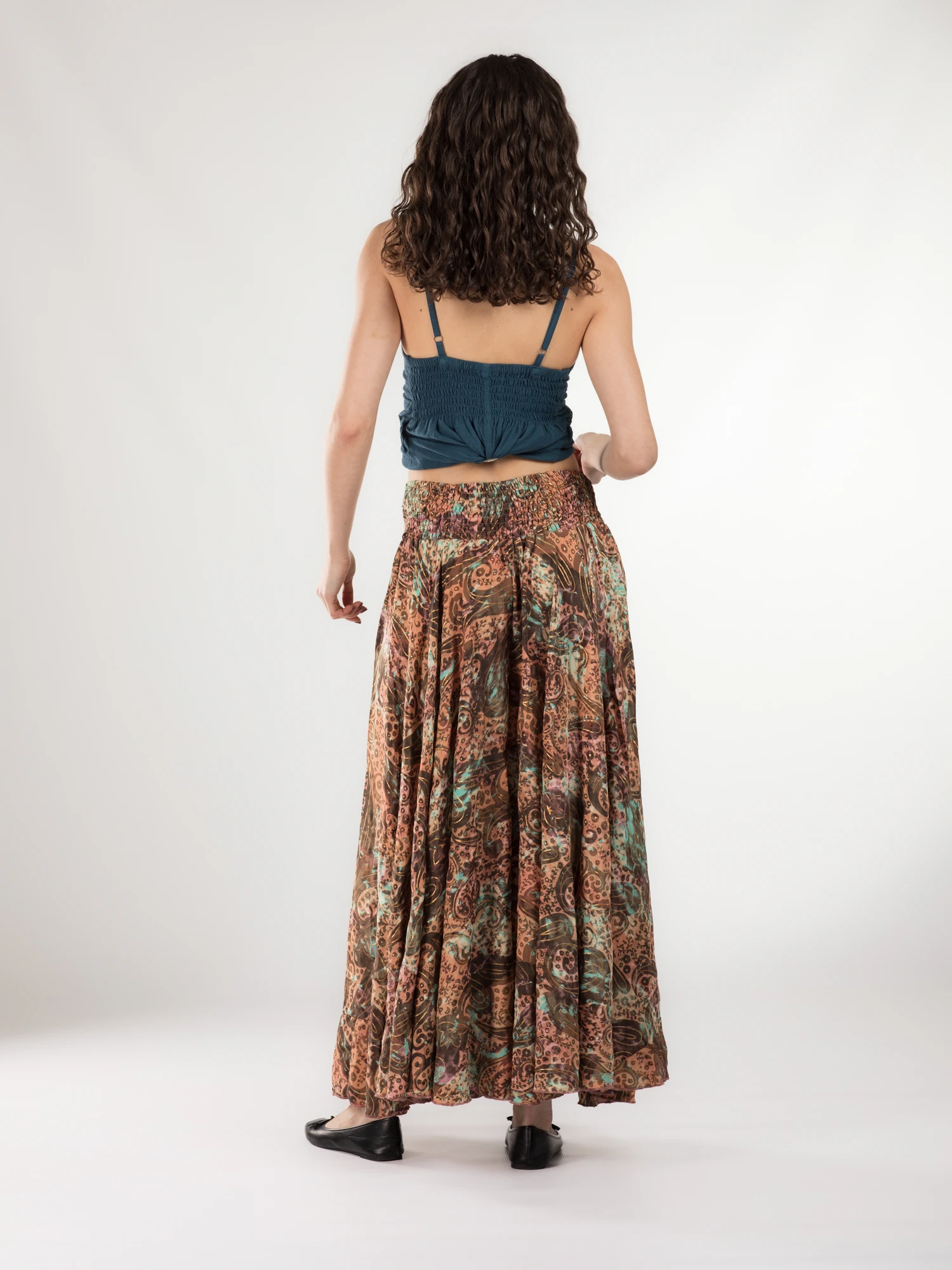 Pantaloni largi din material fluid cu print și fir auriu - Model 29 [4]