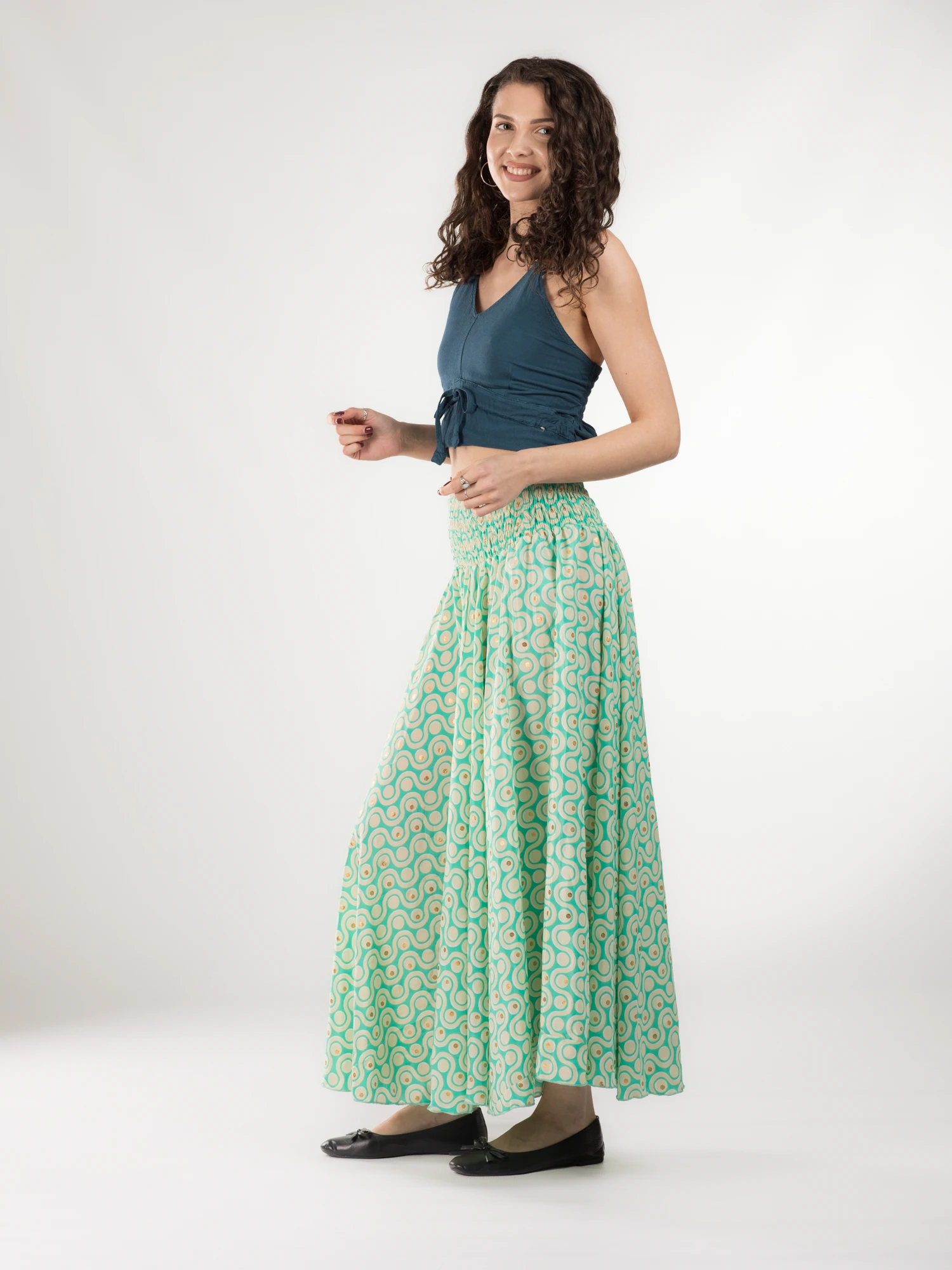 Pantaloni largi din material fluid cu print și fir auriu - Model 30 [3]