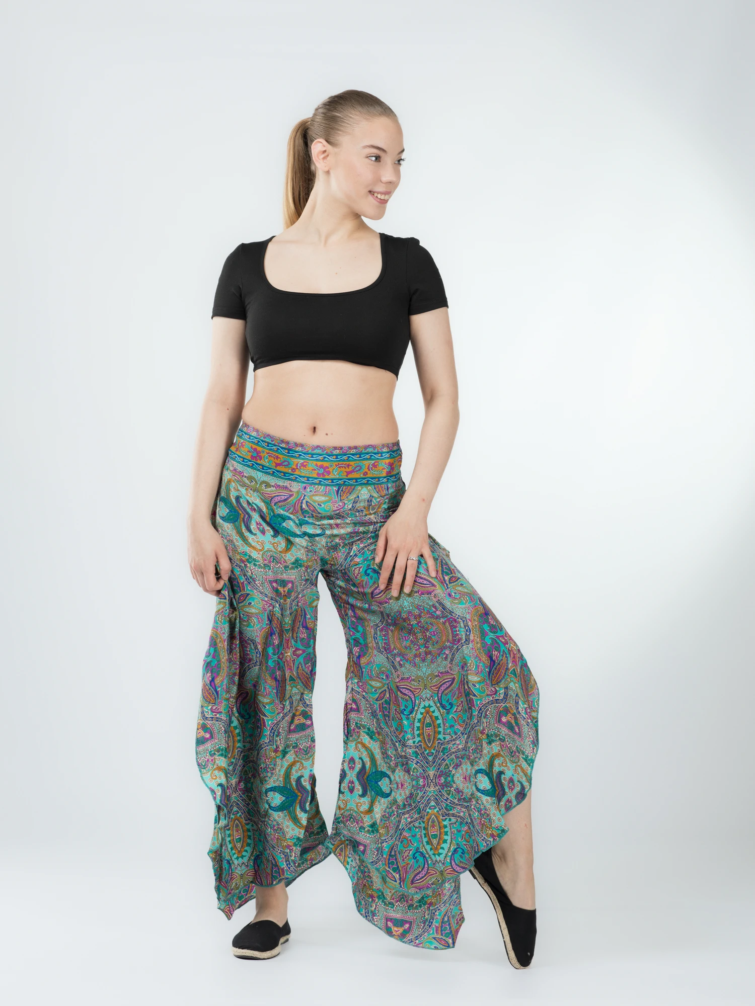 Pantaloni Petal Tips din material fluid - Model 3 [6]