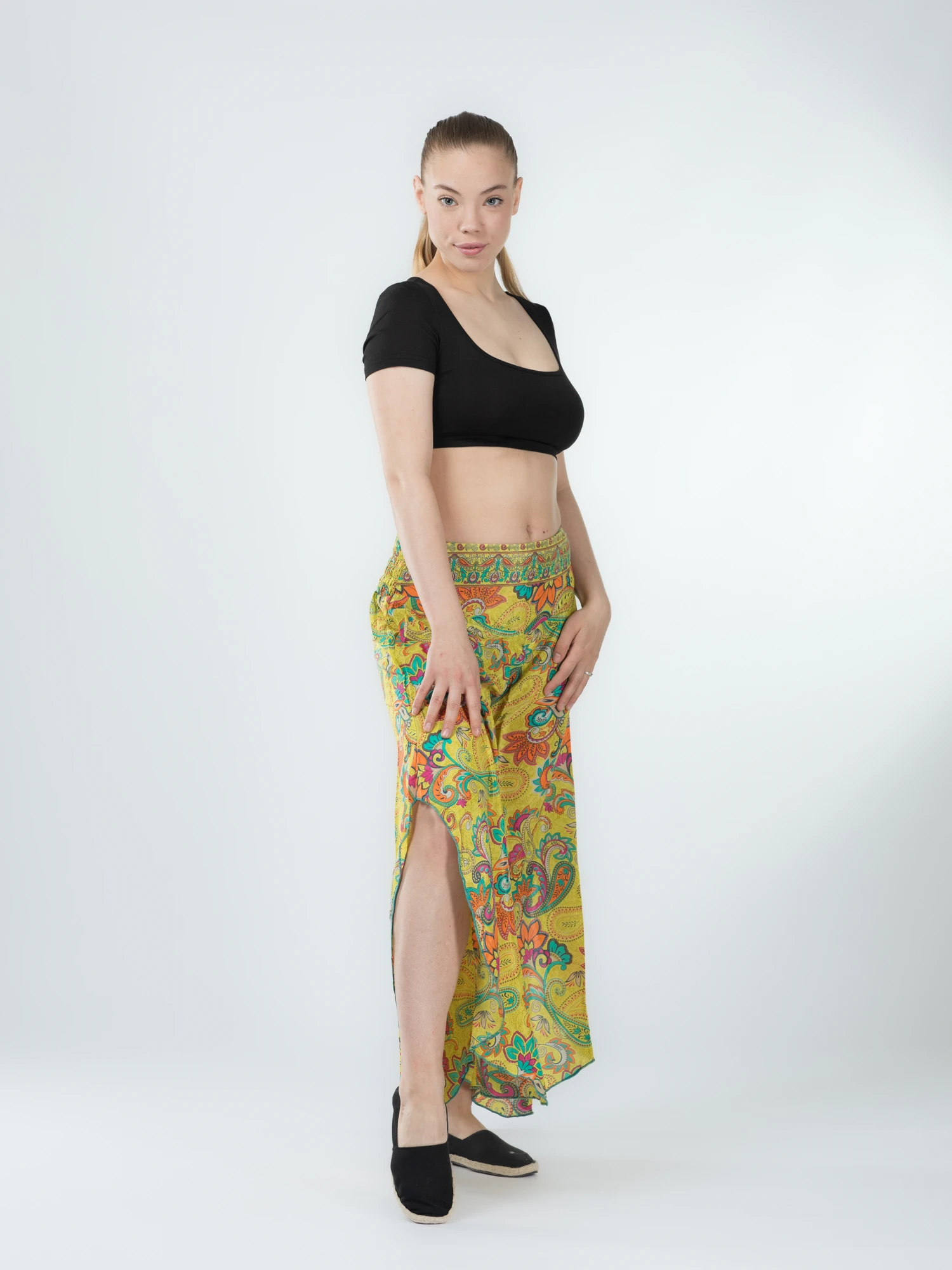 Pantaloni Petal Tips din material fluid - Model 59 [5]