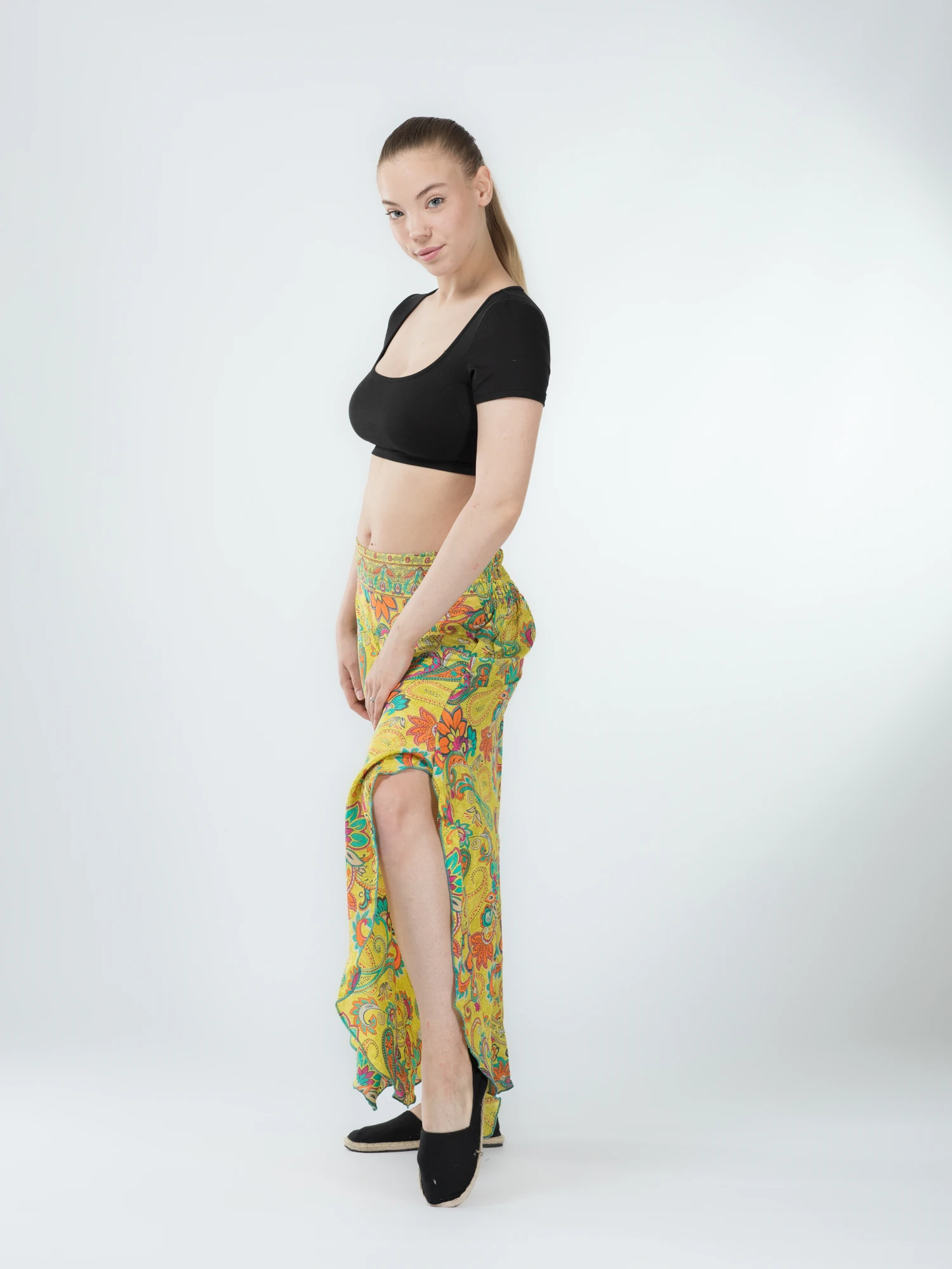 Pantaloni Petal Tips din material fluid - Model 59 [6]