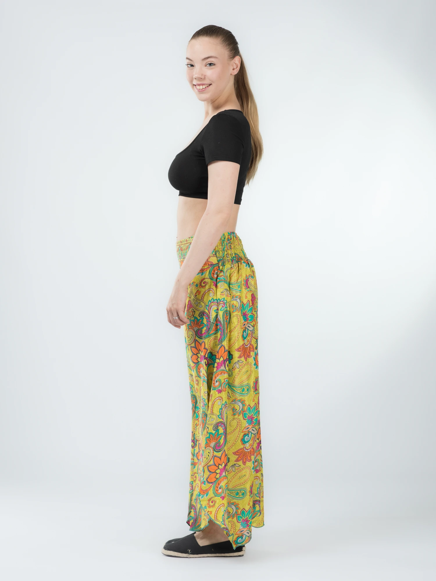 Pantaloni Petal Tips din material fluid - Model 59 [3]