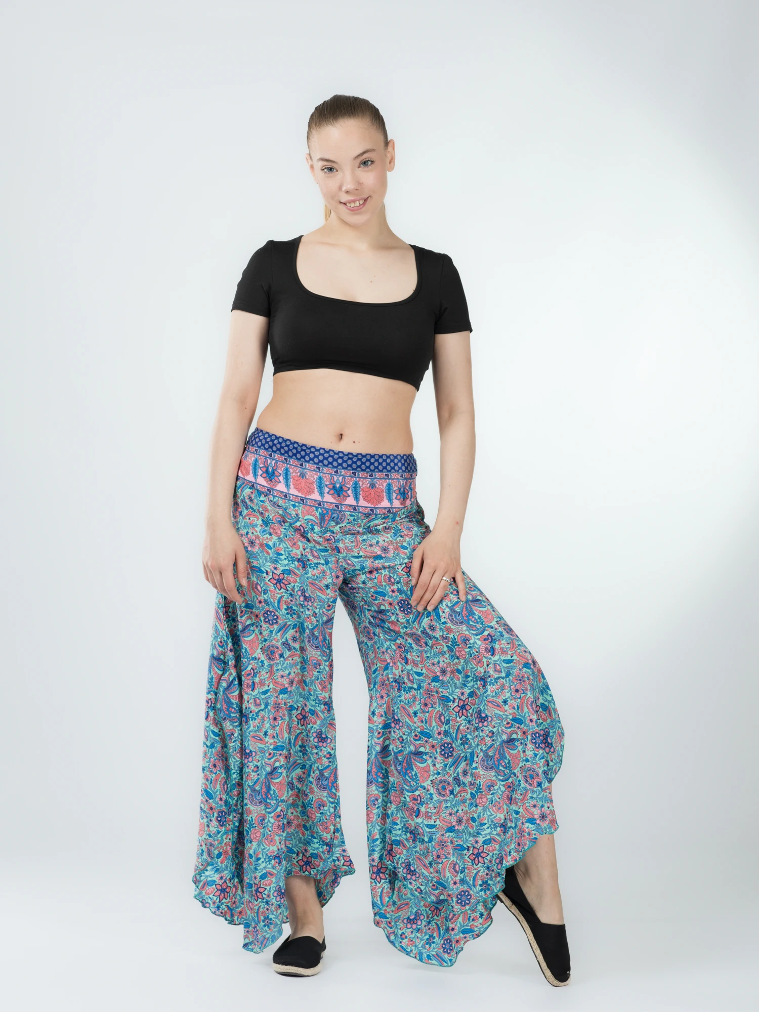 Pantaloni Petal Tips din material fluid - Model 64 [6]