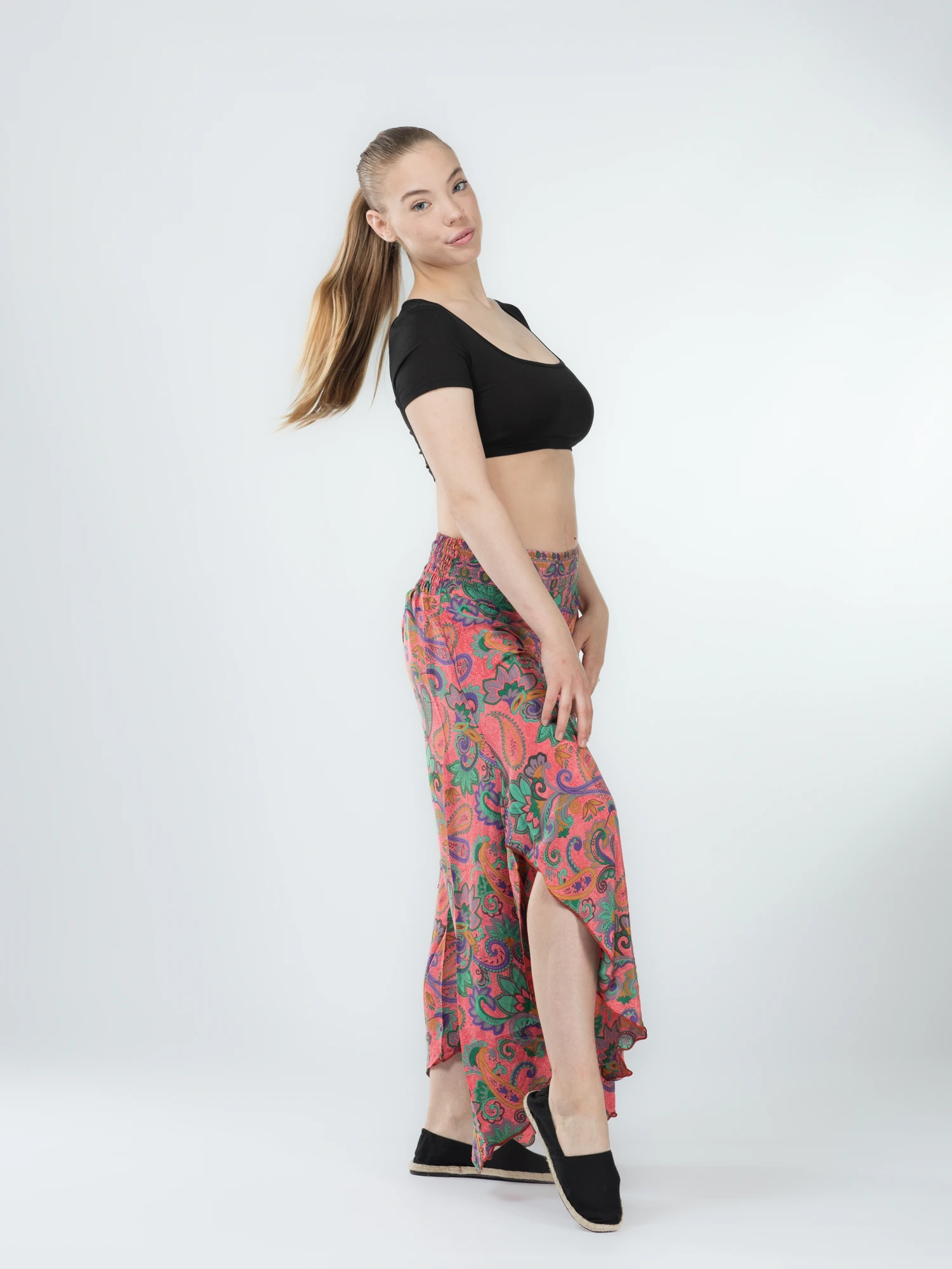 Pantaloni Petal Tips din material fluid - Model 65 [5]