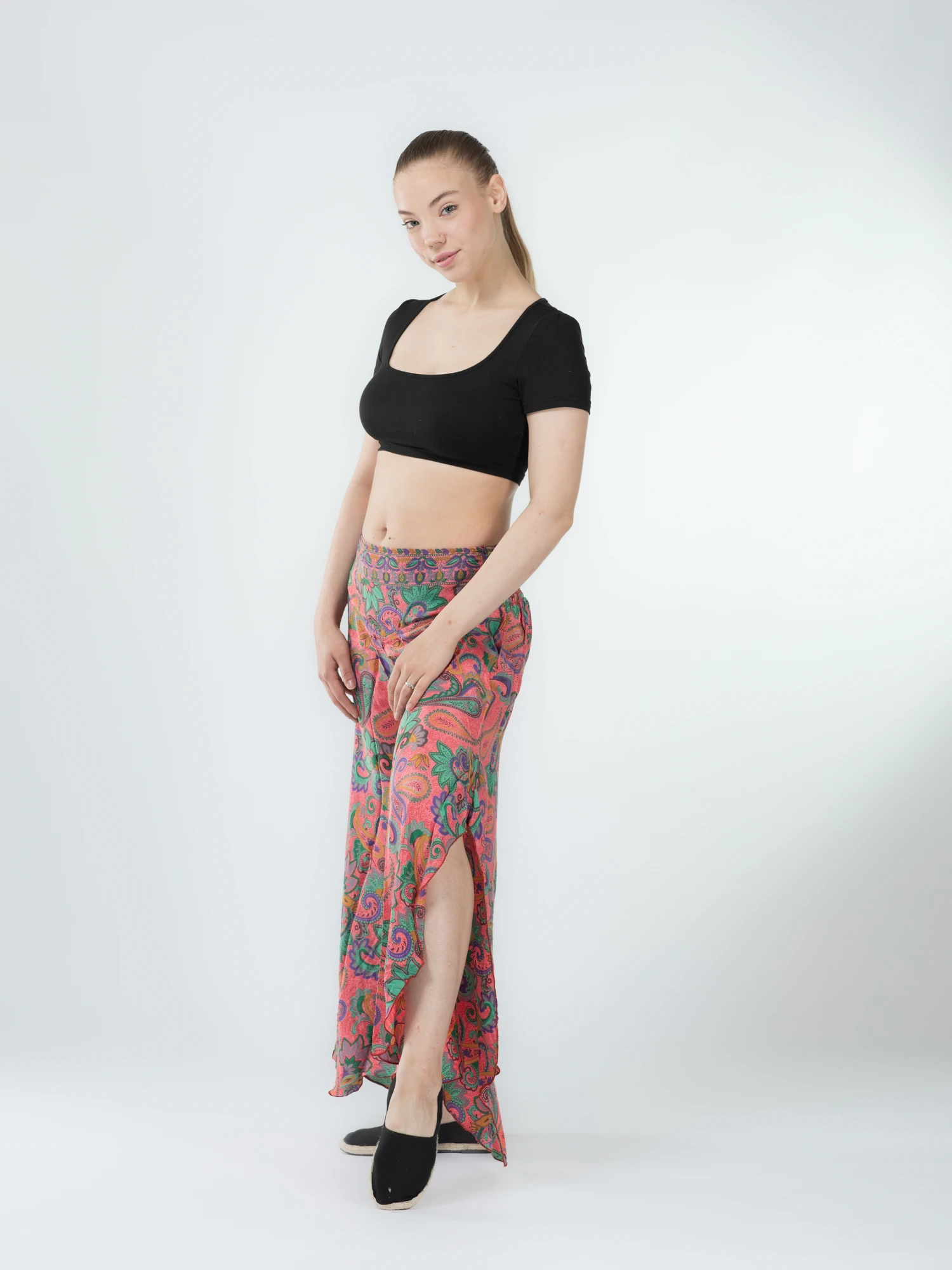 Pantaloni Petal Tips din material fluid - Model 65 [6]