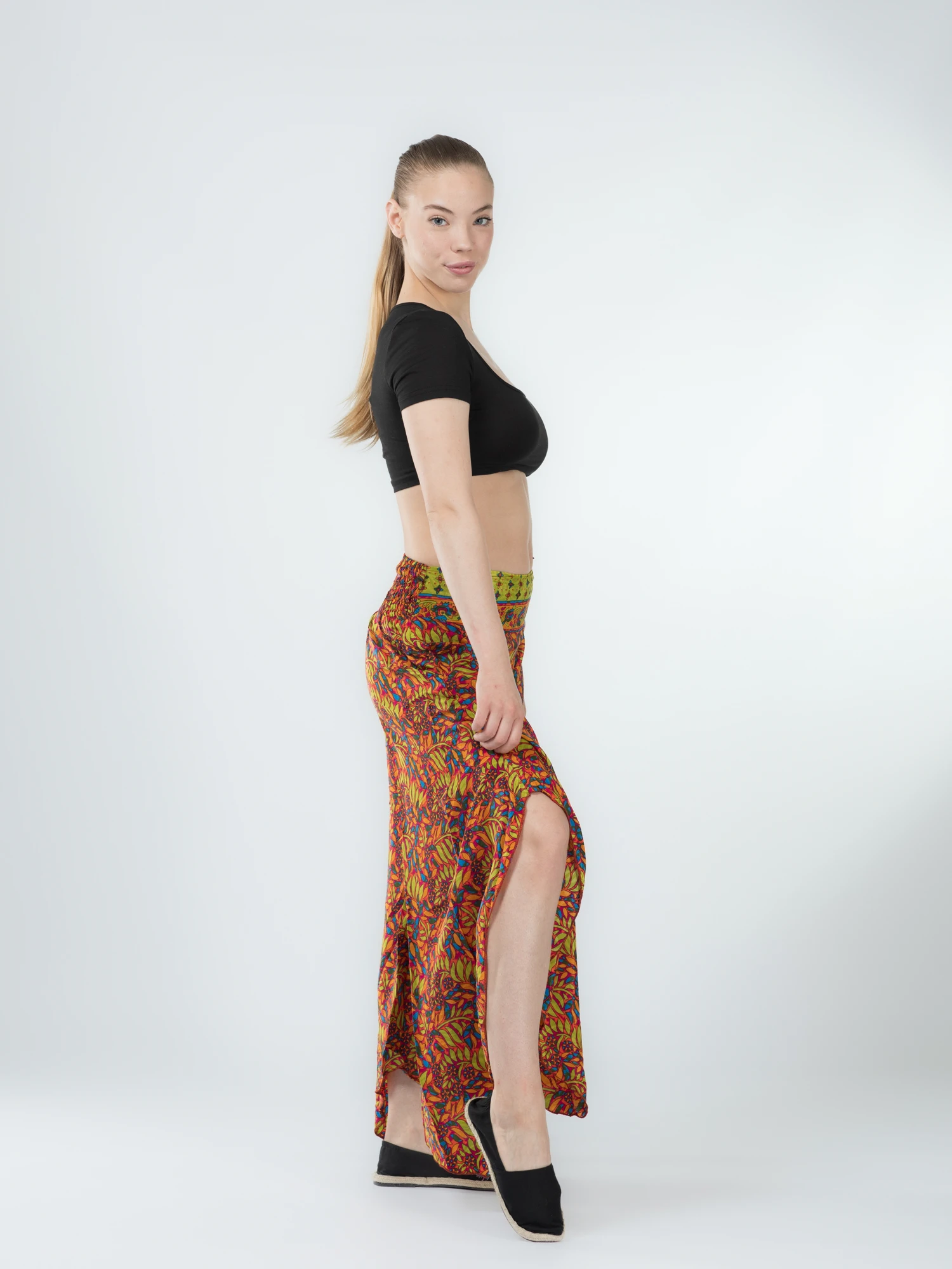Pantaloni Petal Tips din material fluid - Model 67 [5]