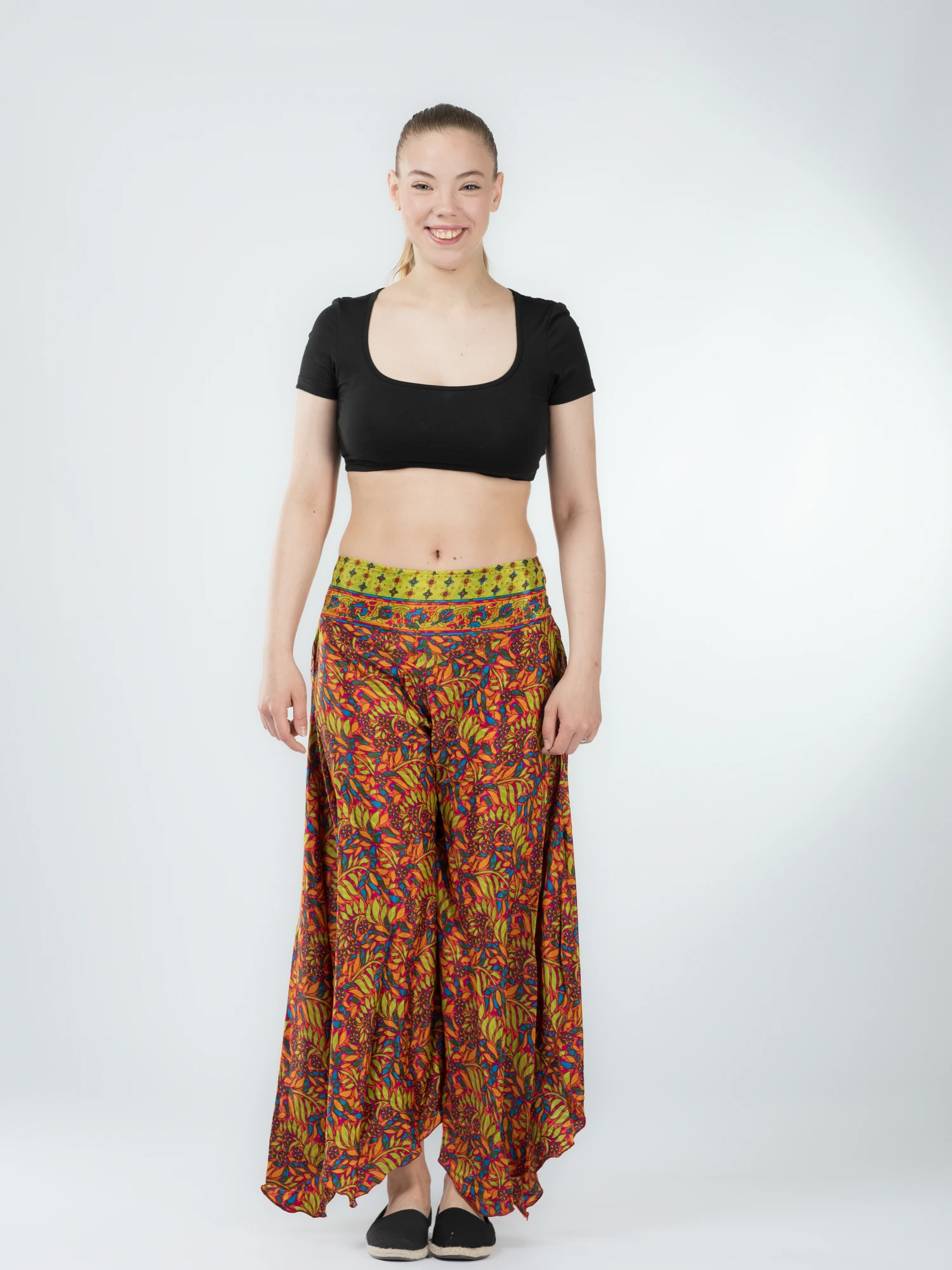 Pantaloni Petal Tips din material fluid - Model 67 [2]